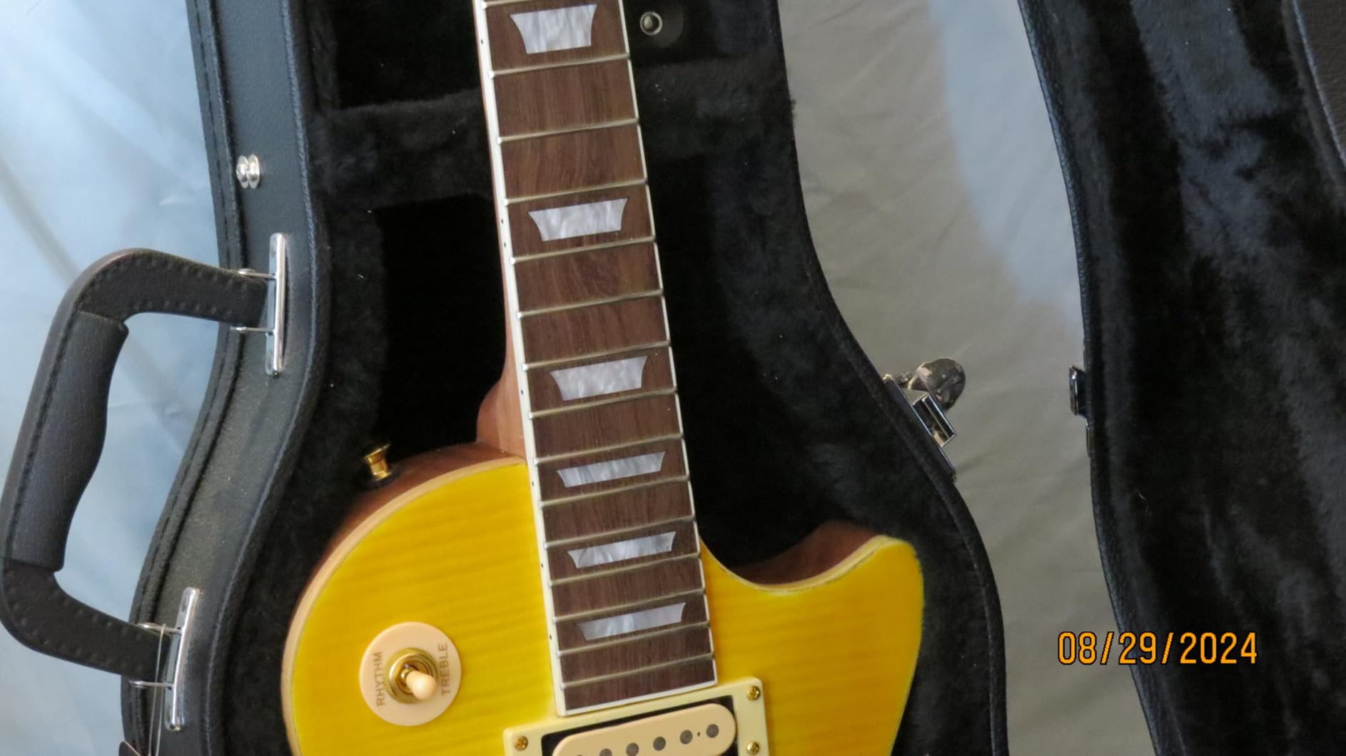Gator Cases Traditional Series Hard-Shell Wood Case for Les Paul Style Guitars (GWE-LPS-BLK) customer photo 1
