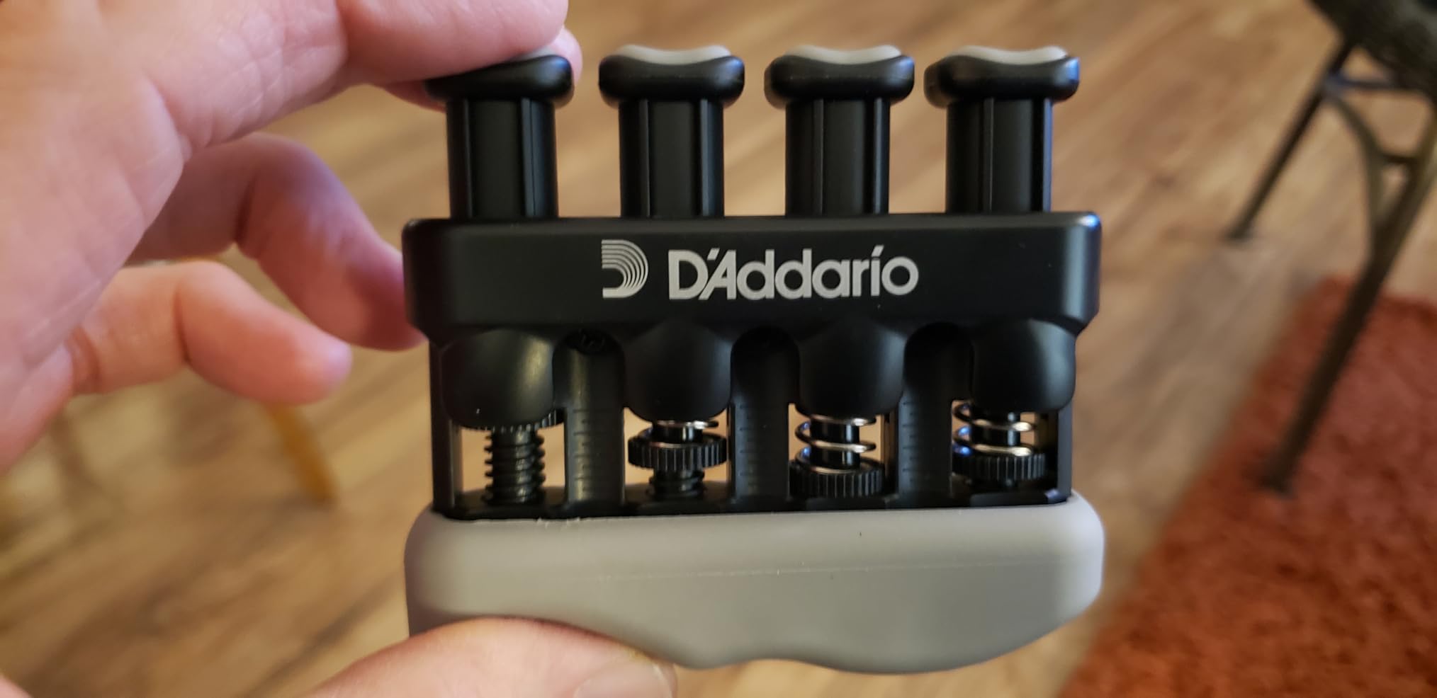 D'Addario Varigrip Hand Exerciser-Improve Dexterity and Strength in Fingers customer photo 1