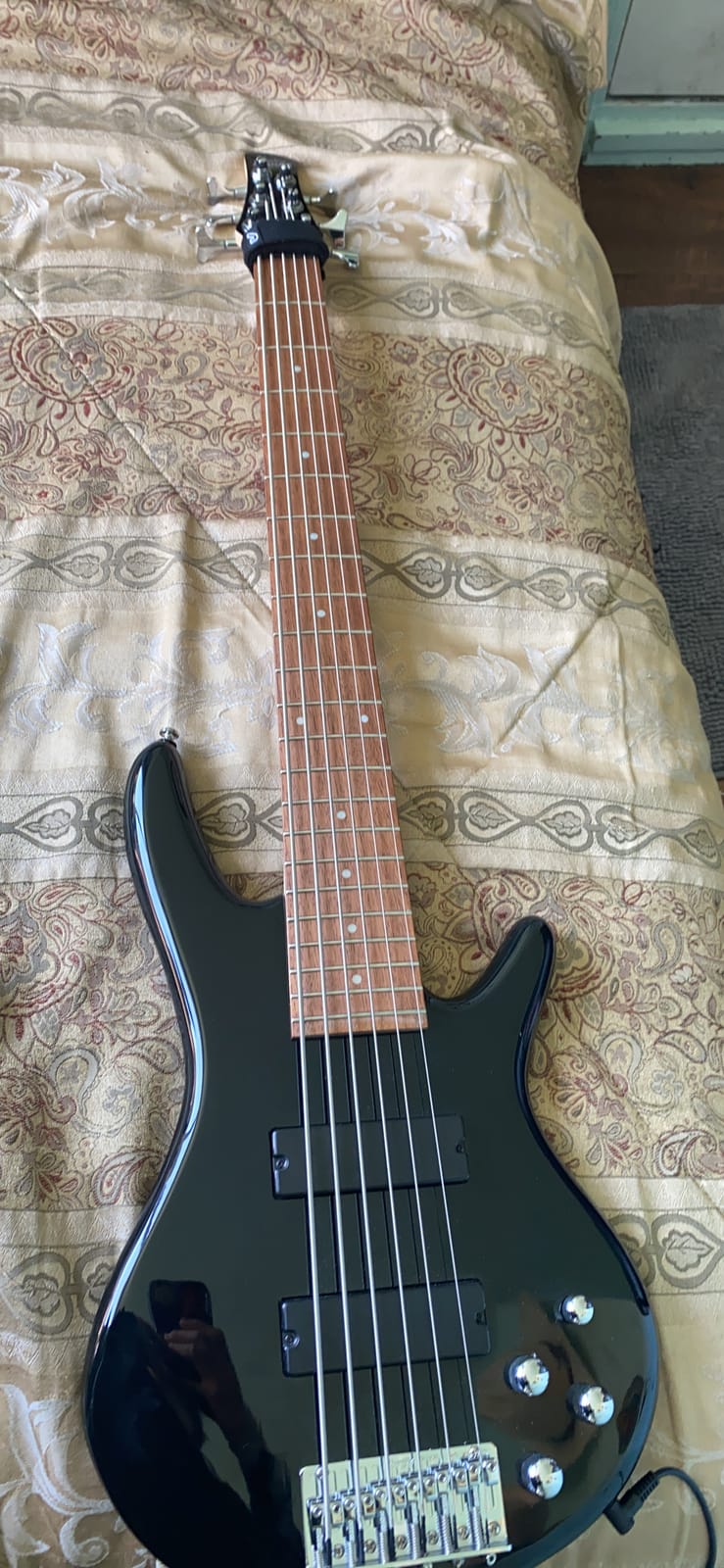 Ibanez GSR206 GIO - Black | 6-string electric bass with mahogany body, Phat II EQ and maple neck for performance, recording and practice customer photo 1