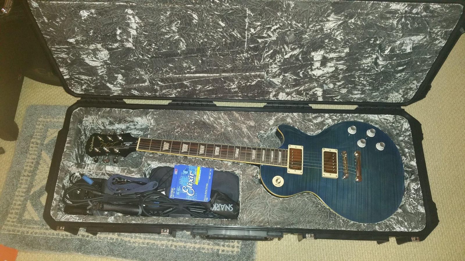 SKB iSeries Les Paul Guitar Hard Case, Waterproof Polypropylene Shell with Plush Interior, TSA Latches and Wheels for Travel Protection customer photo 1