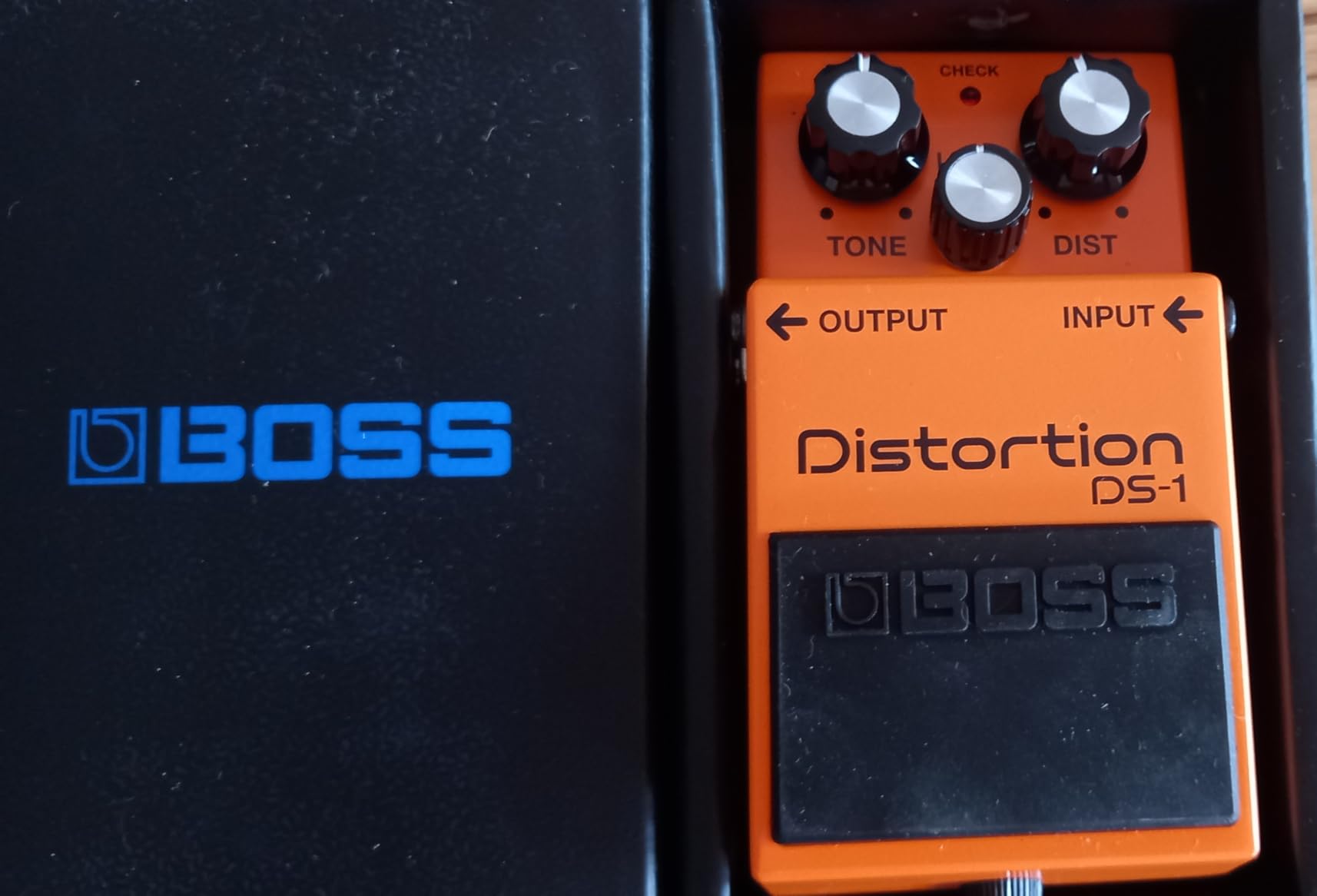 Boss DS-1 Distortion Bundle with Gearlux Power Supply, Instrument Cable, Patch Cable, Picks, and Austin Bazaar Polishing Cloth customer photo 2