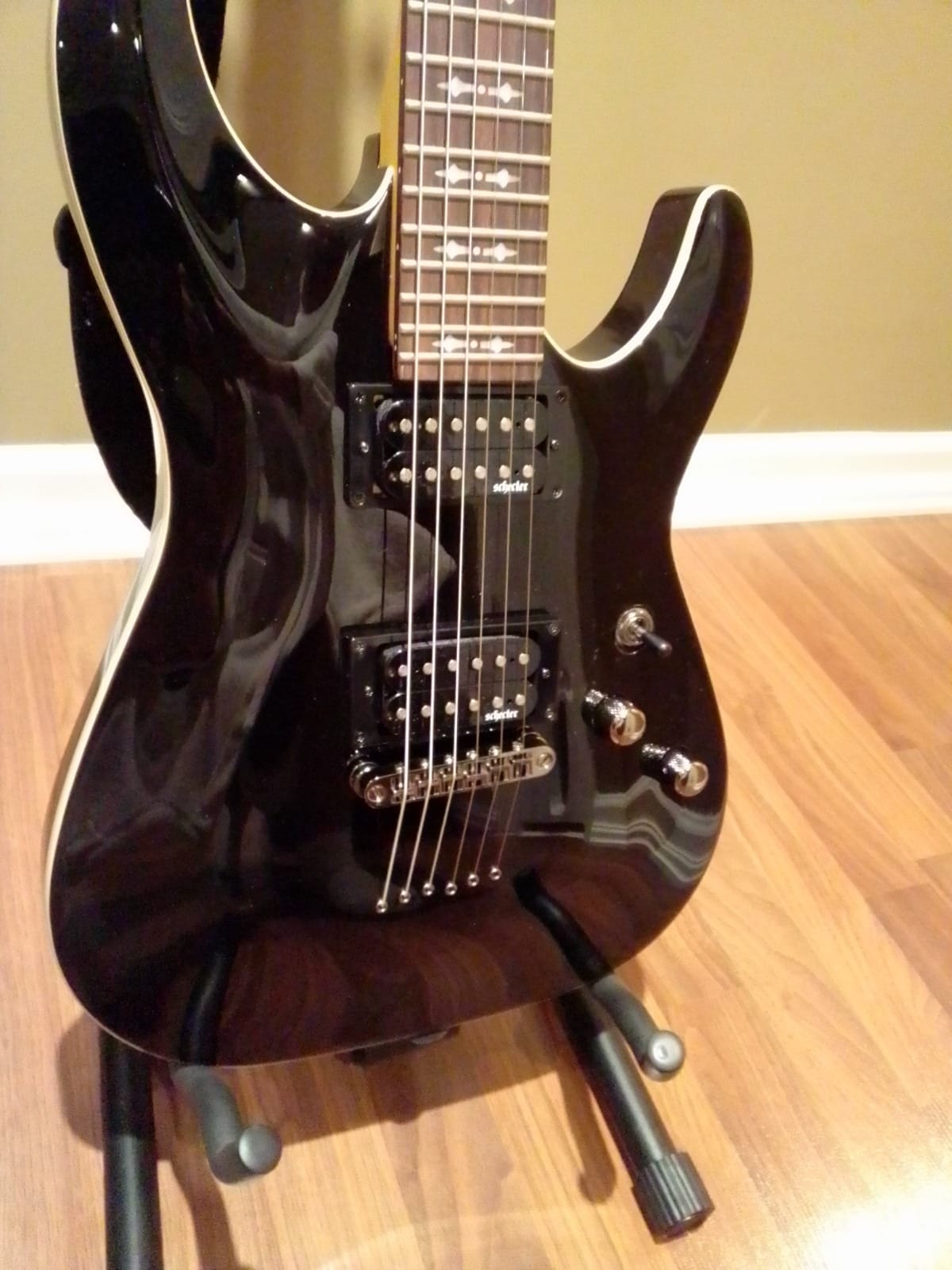 Schecter OMEN-6 6-String Electric Guitar, Black customer photo 1