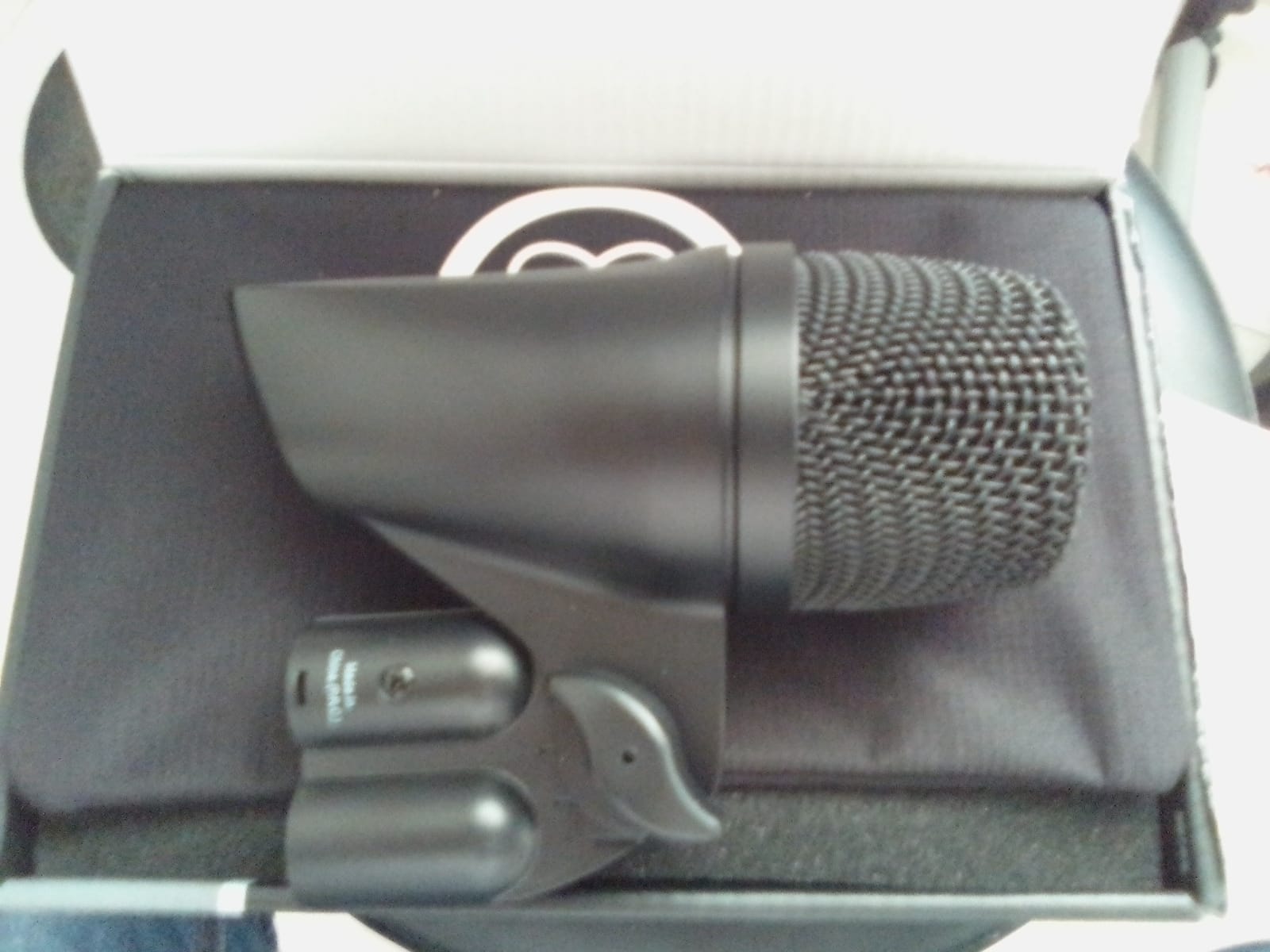 AKG Pro Audio P2 High-Performance Dynamic Bass Microphone, Black customer photo 2