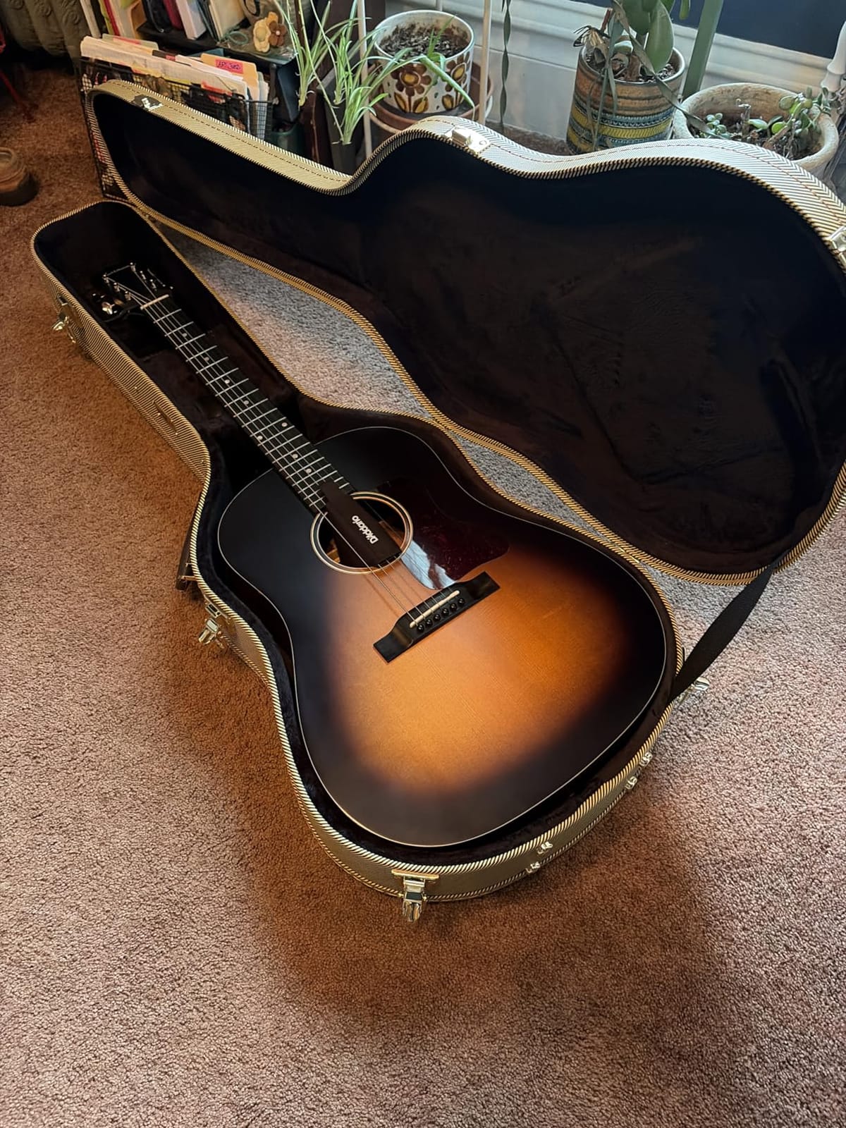 Gearlux Dreadnought Acoustic Guitar Hard Case with Exterior Lock and Key, Interior Accessory Compartment, and Plush Interior Padding - Tweed customer photo 1