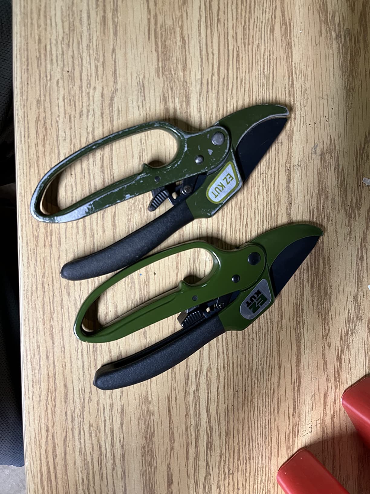EZ Kut Heavy Duty Pruning Shears Green - with Ratcheting Action Great Garden Hand Tool Clippers Gardening pruners arthritis tools Ratcheting Anvil Hand Pruner Pruning Shears Heavy Duty Since 1988 customer photo 1