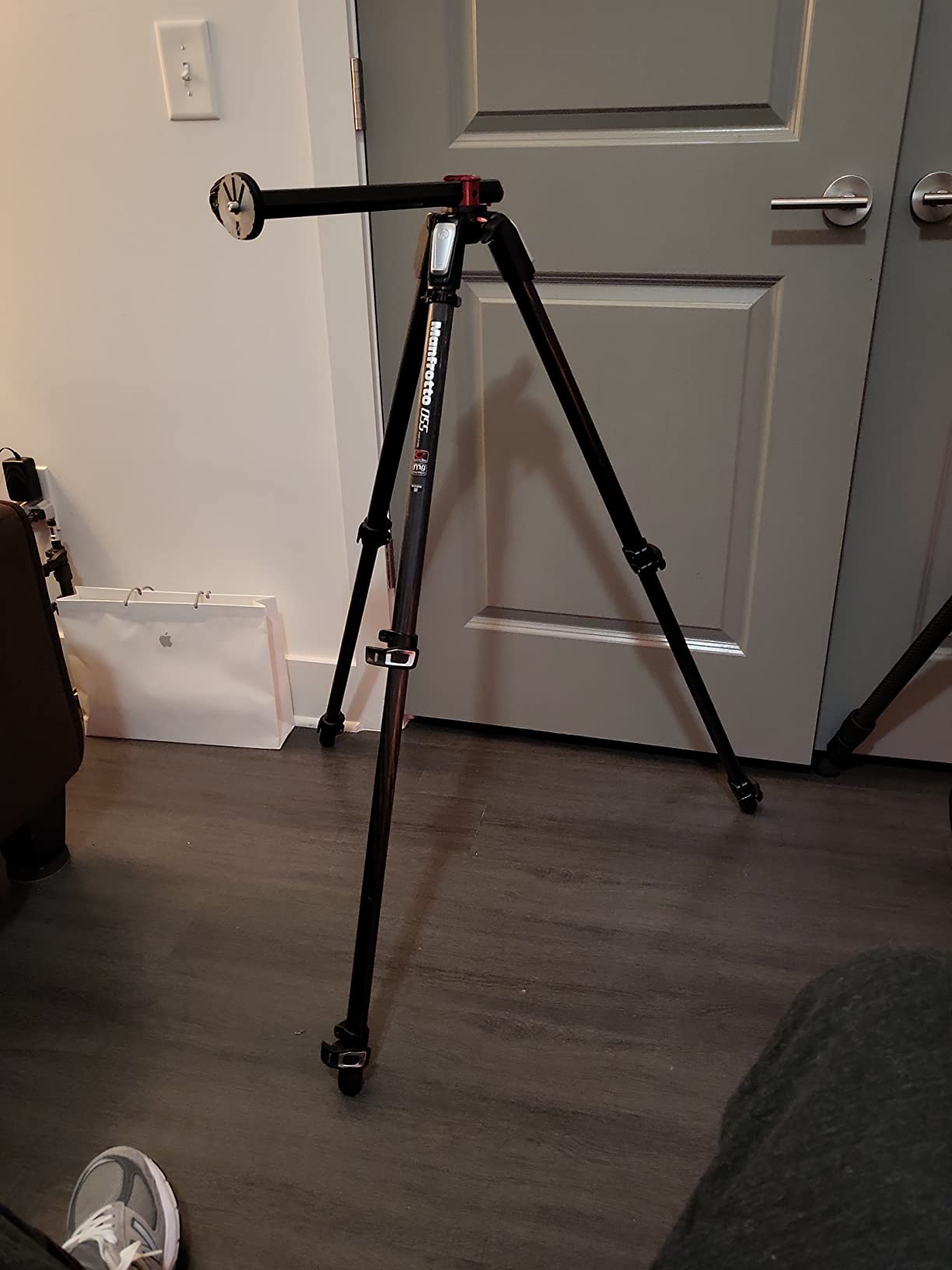 Manfrotto MT055CXPRO3 Carbon Fiber 3-Section Tripod with Horizontal Column,Black customer photo 1