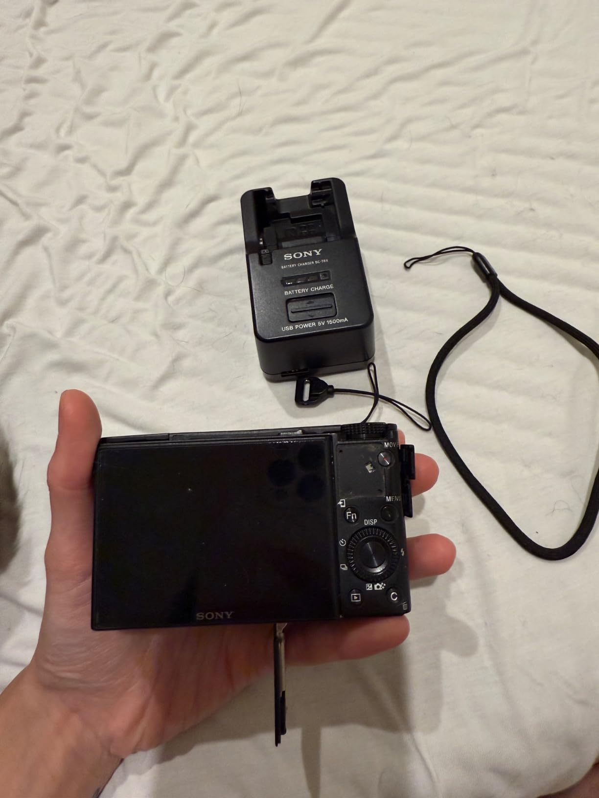 Sony RX100 III 20.1 MP Premium Compact Digital Camera w/1-inch Sensor and 24-70mm F1.8-2.8 ZEISS Zoom Lens (DSCRX100M3/B), 6in l x 4.65in w x 2.93in h, Black customer photo 1