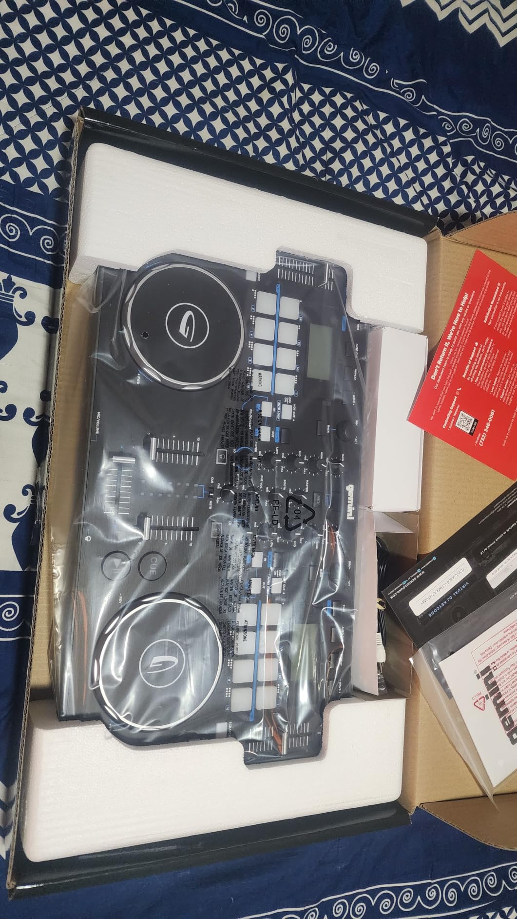 Gemini USB DJ Controller & Media Player, VirtualDJ LE (GMX) | USB DJ controller & media player - touch jog wheels, dual screens - VirtualDJ LE, MIDI - XLR & RCA out customer photo 2
