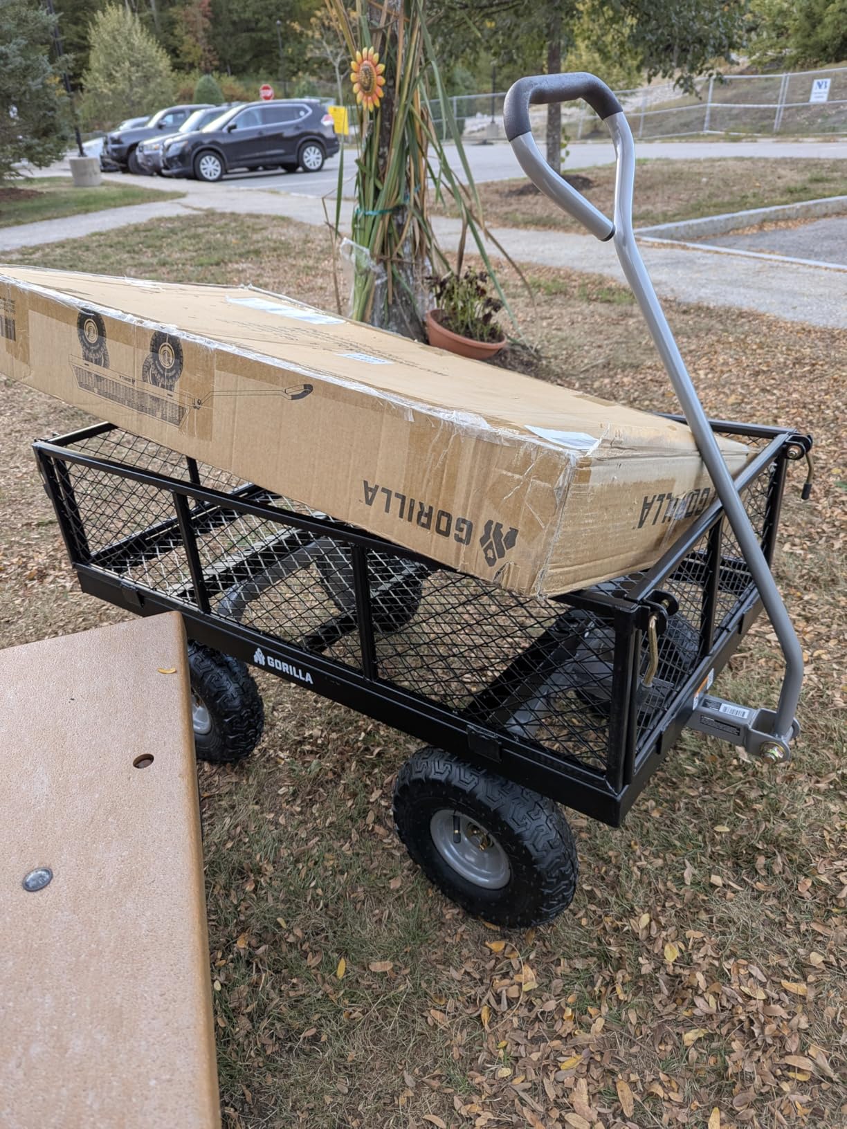 Gorilla Carts Steel Utility Garden Cart, 800 lb. Capacity, 4 Cu Ft, Red customer photo 1