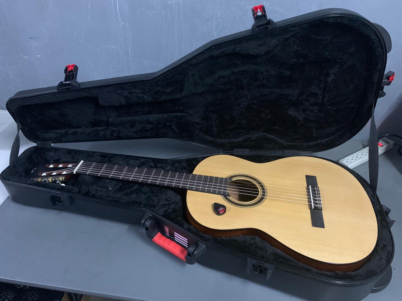 Gator Cases Molded Flight Case for Classical Style Acoustic Guitars with TSA Approved Locking Latch (GTSA-GTRCLASS) customer photo 1