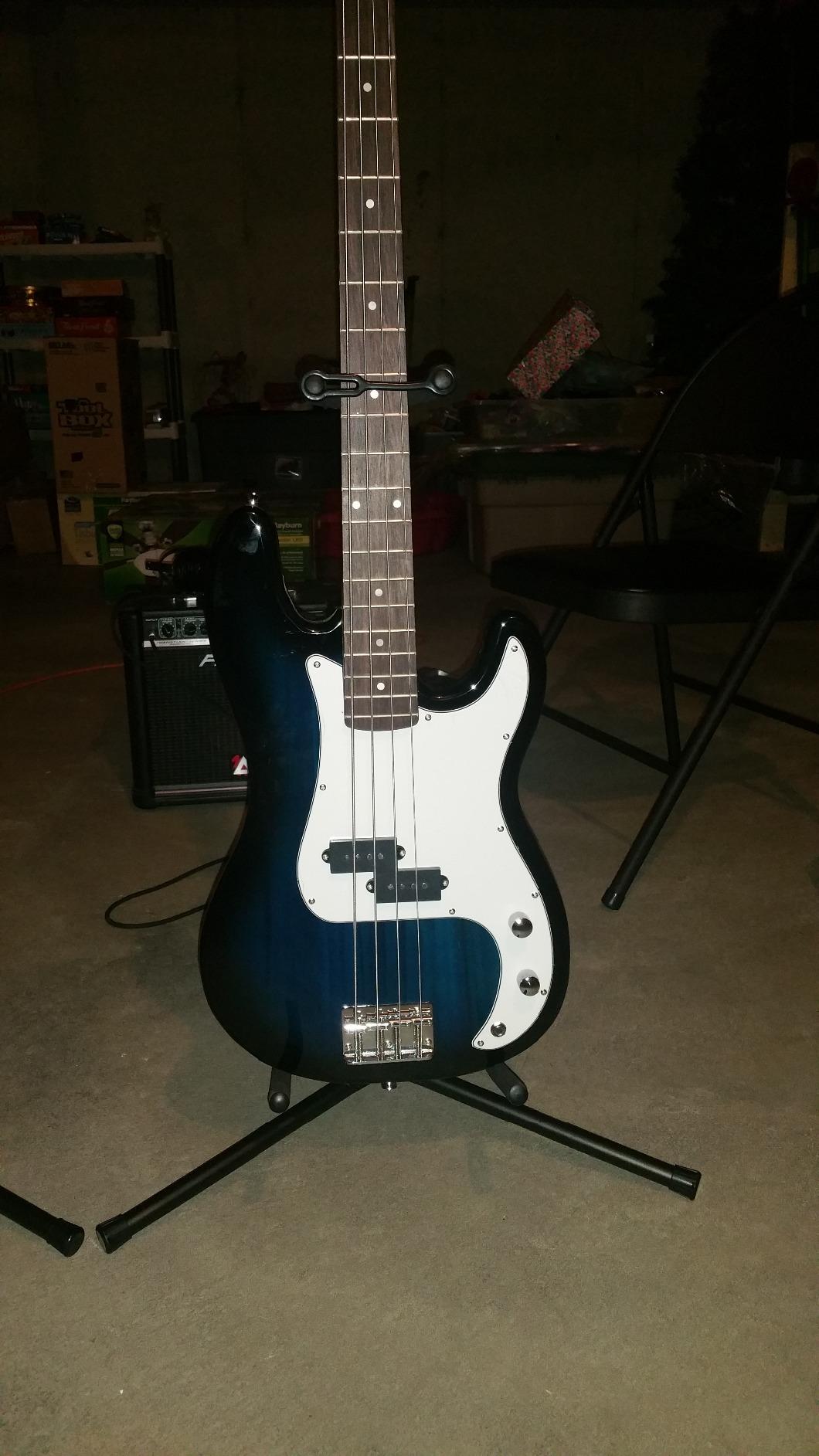 Goplus Electric Bass Guitar, Full Size 4 string with Strap Guiter Kit/w Carrying Bag, 2 Pickup, Perfect Bass for Beginners (Blue Bass 4 Straps) customer photo 2