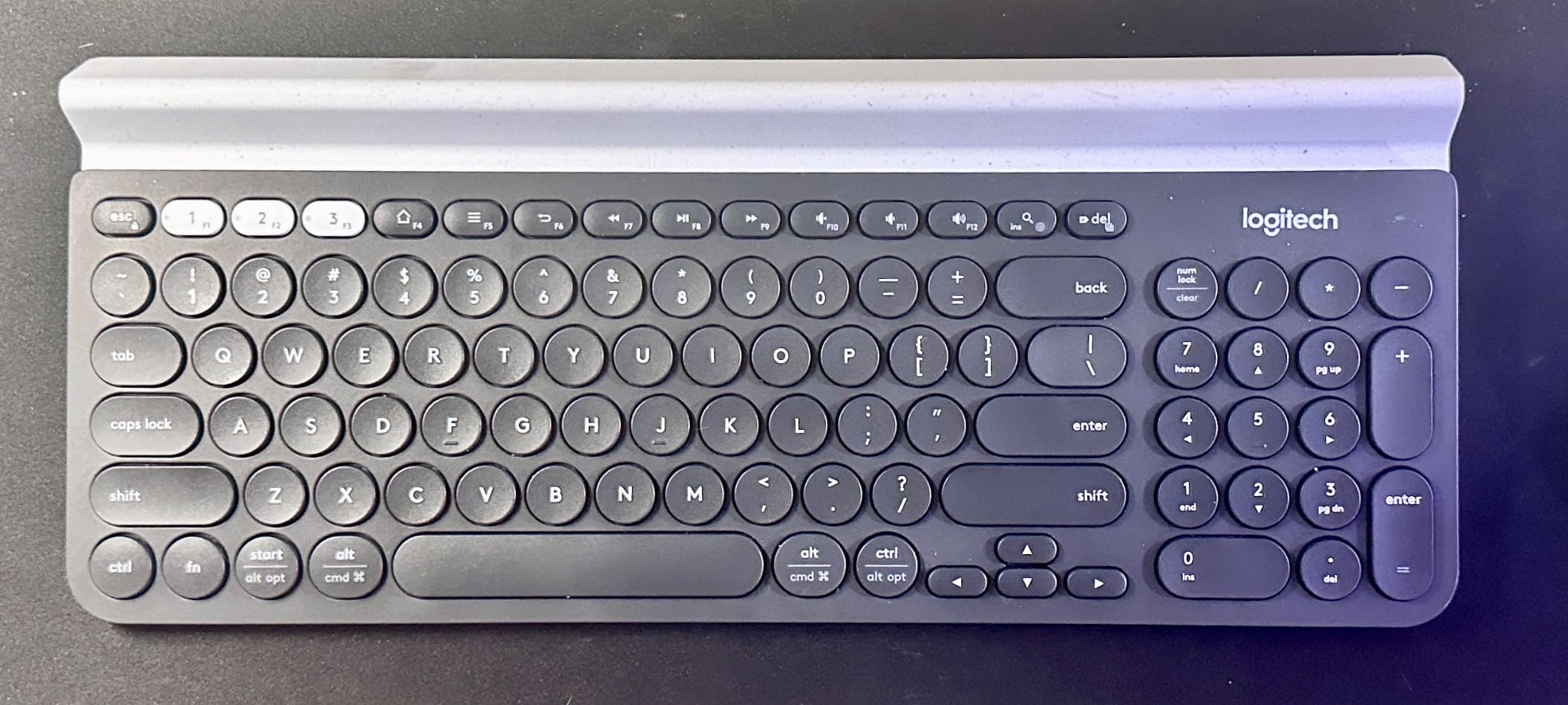 Logitech K780 Multi-Device Wireless Keyboard with Built-in Cradle, Speckles customer photo 2
