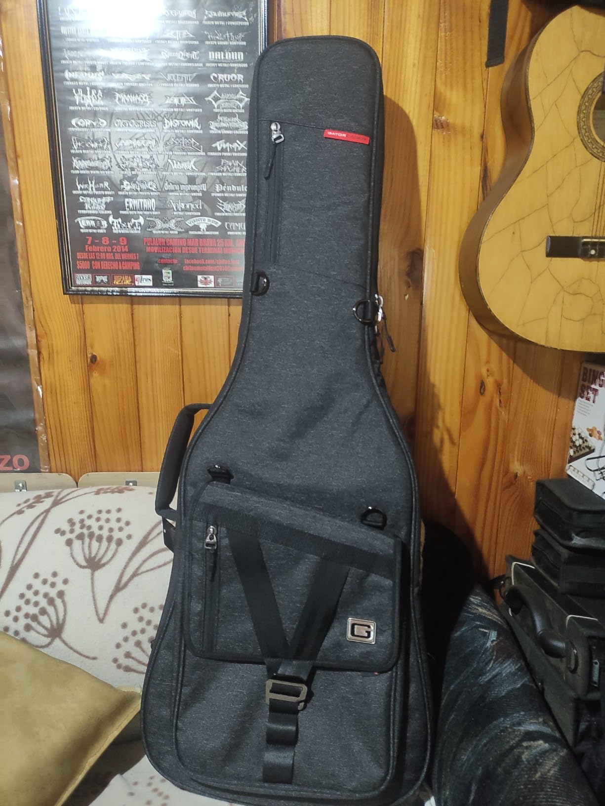 Gator Cases Transit Series Lightweight Electric Guitar Gig Bag with Back Pack Straps and Rubberized Base, Tan Exterior (GT-ELECTRIC-TAN) customer photo 2