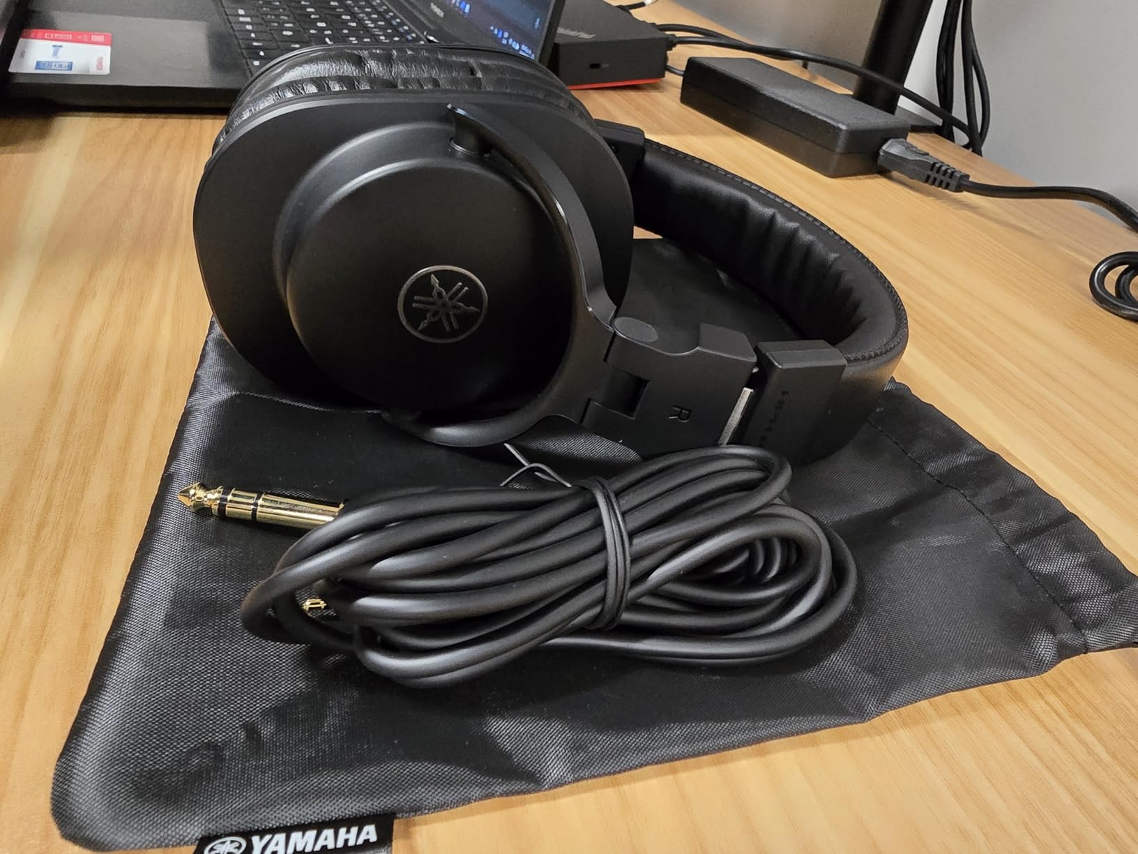 Yamaha HPH-MT5 Monitor Headphones, White, (HPH-MT5W) customer photo 1