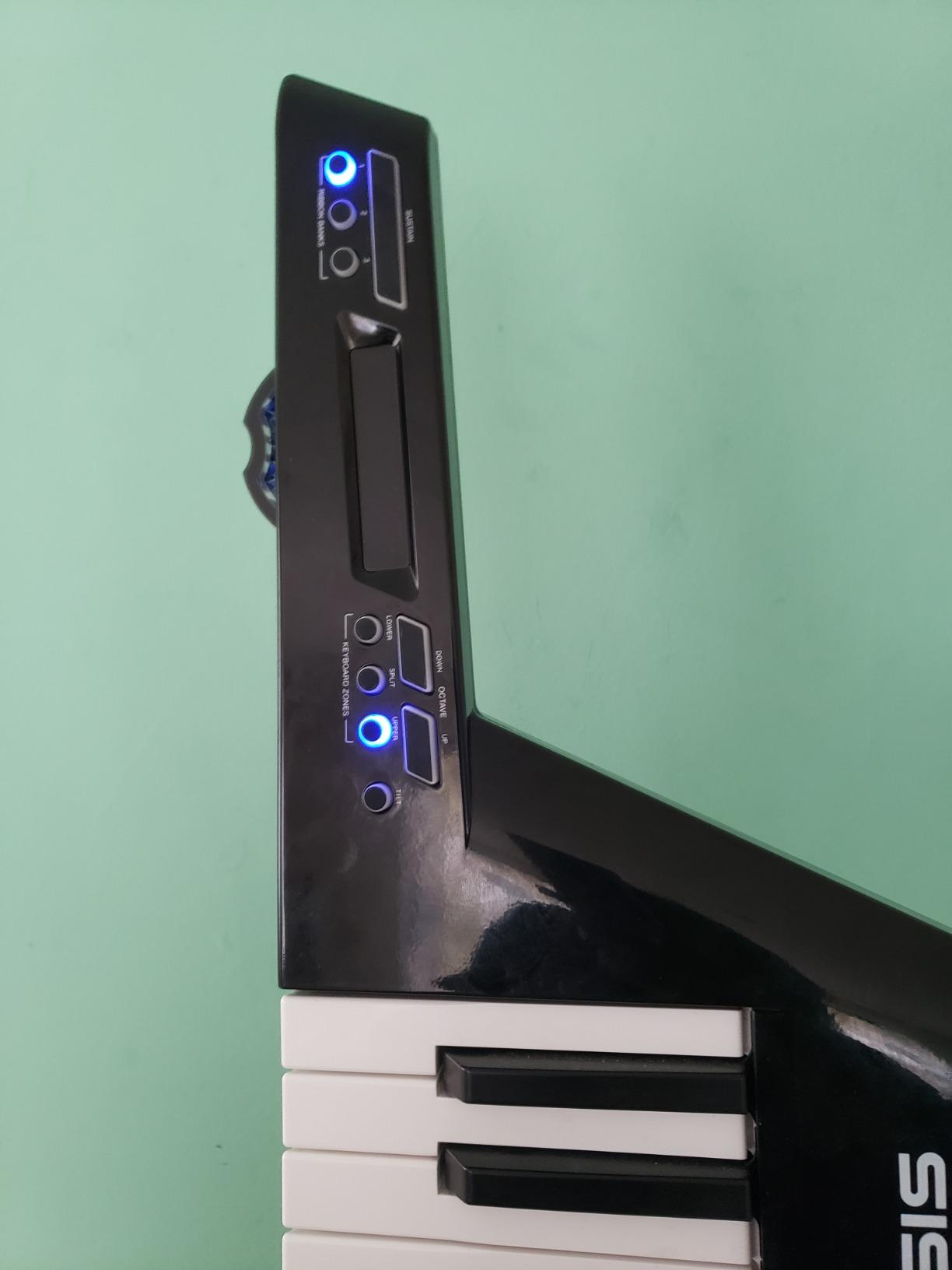 Alesis Vortex Wireless 2 USB MIDI Wireless Keytar Controller | 37 Velocity-Sensitive Keys, 8 RGB Drum Pads, Tilt Sensor and Pitch Wheel customer photo 2