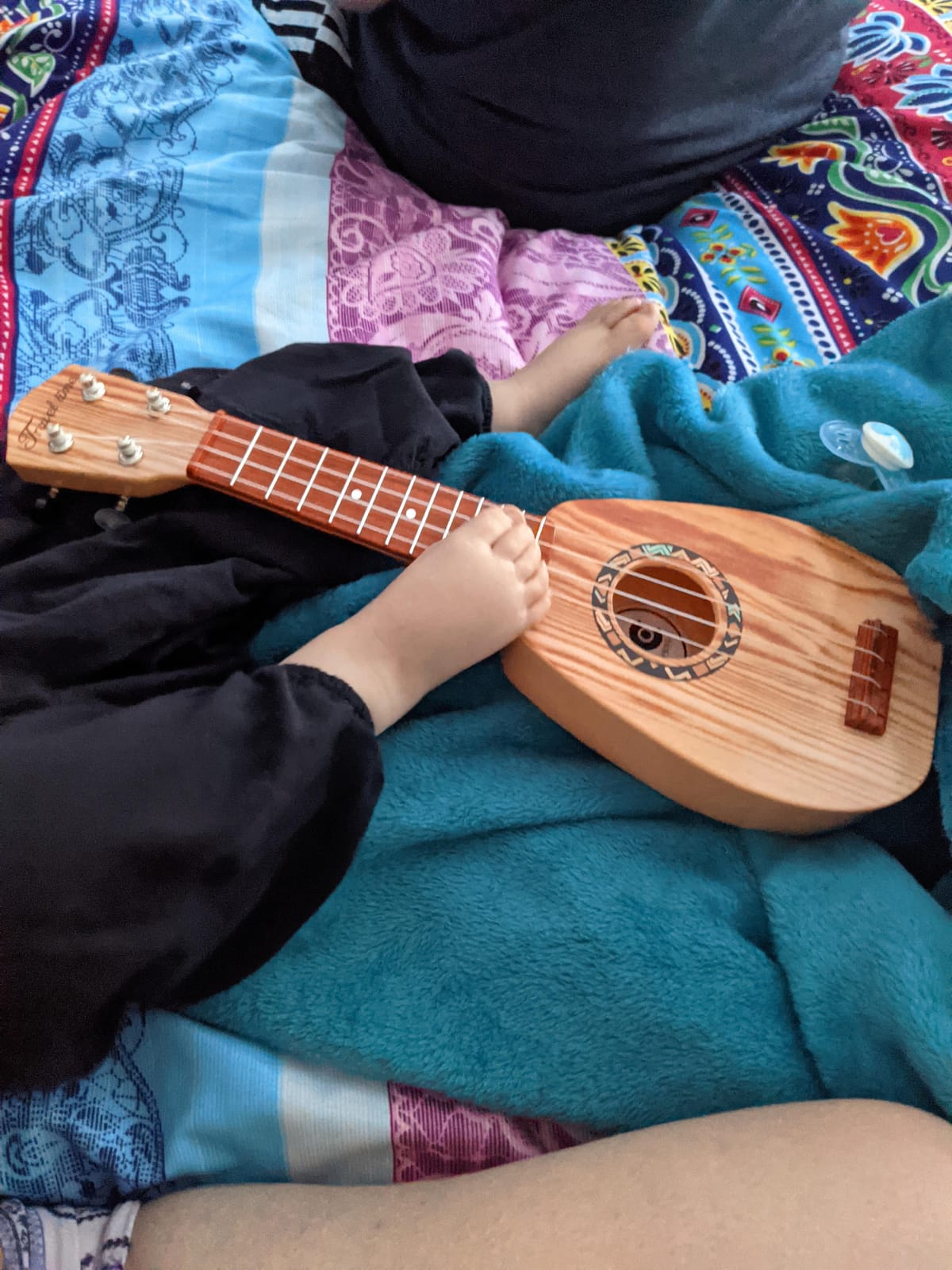 YOLOPLUS+ 17 Inch Kids Ukulele Toddler Guitar Toy 4 Strings customer photo 2