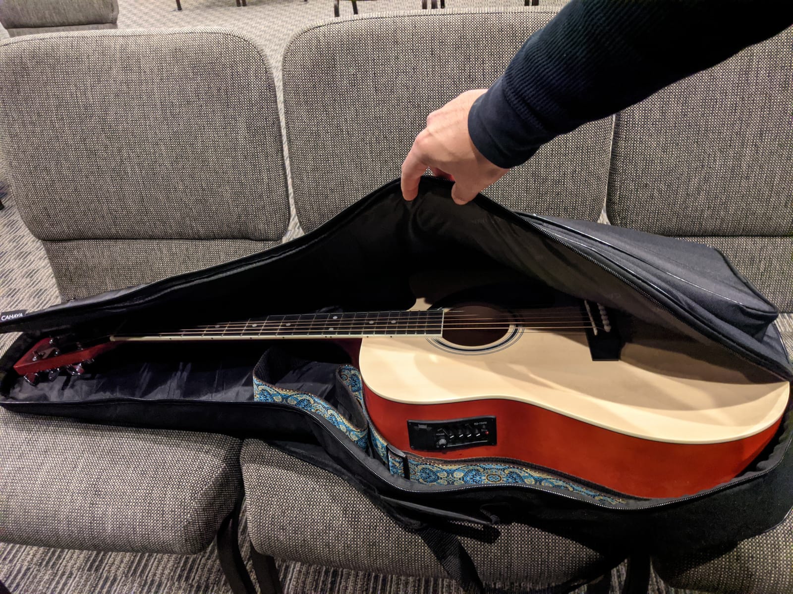 CAHAYA Guitar Bag Upgraded Premium Version for 40 41 42 Inch Acoustic Guitar Gig Bag 0.5in Thick Sponge Overly Padded Water Resistent Guitar Case Soft Guitar Backpack Case customer photo 2