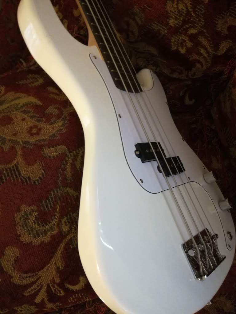 Glarry Electric Bass Guitar Full Size 4 String Rosewood Basswood Fire Style Exquisite Burning Bass (Red) customer photo 2