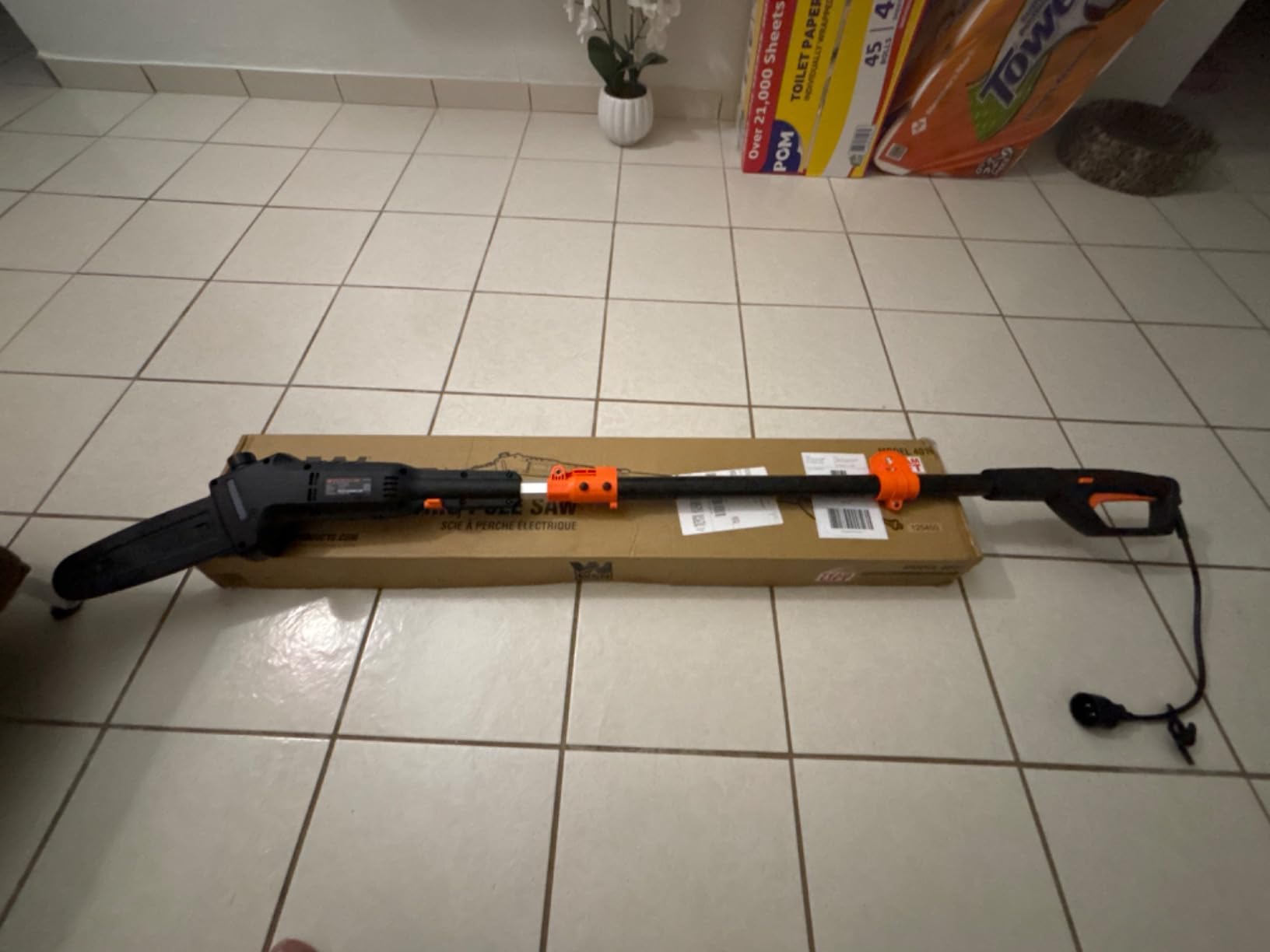 WEN 4019 6-Amp 8-Inch Electric Telescoping Pole Saw, Corded electric - Black&orange customer photo 2
