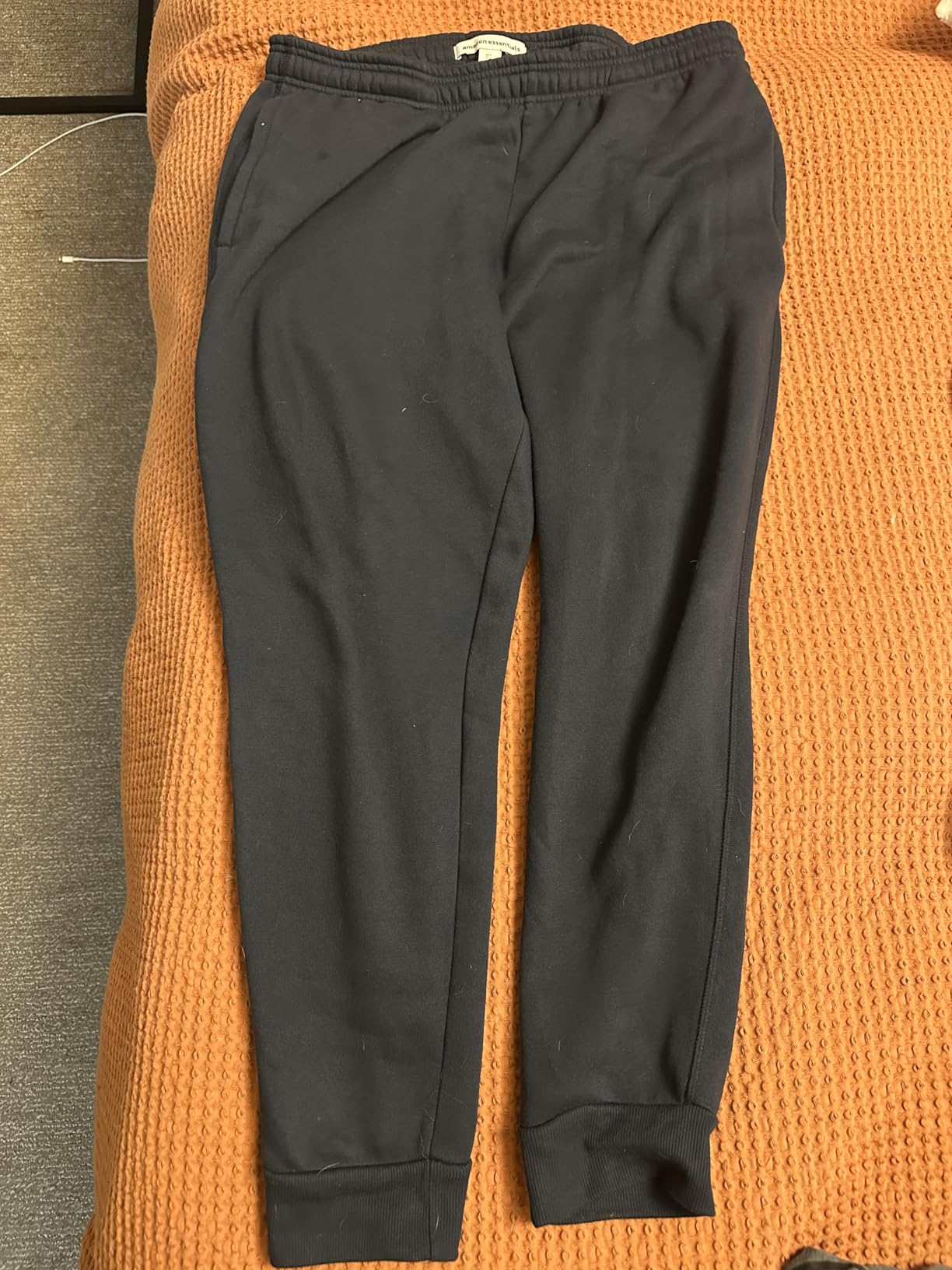 Amazon Essentials Men's Relaxed Fit Fleece Joggers Sweatpants, Drawstring Waist, Tapered Leg, Ribbed Cuffs, Brushed Interior customer photo 1