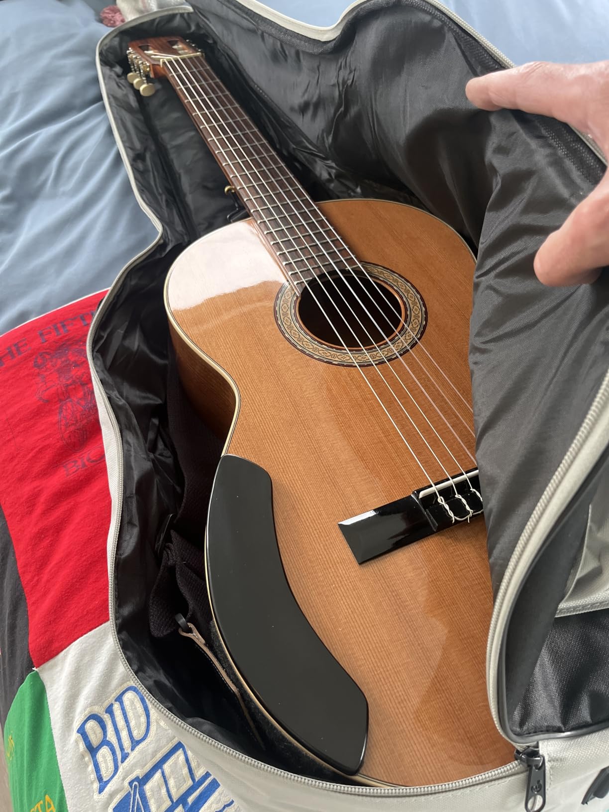 Wayfinder Lightweight Acoustic Guitar Gig Bag with Large Accessory Pocket and Adjustable Backpack Straps; (WF-GB-ACOU) customer photo 1
