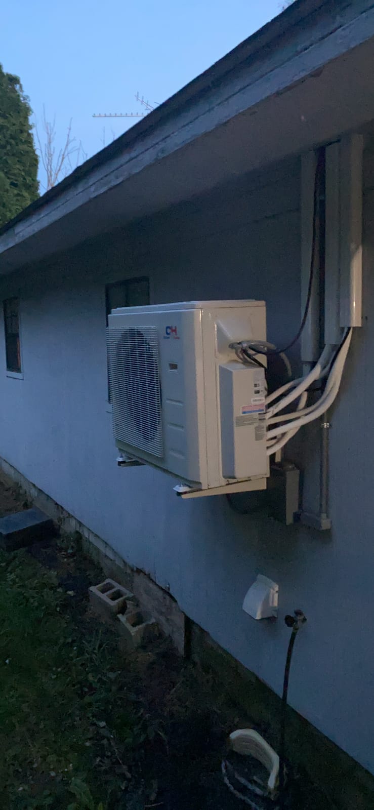 Cooper & Hunter 28,000 BTU 3-Zone Wall Mount Mini Split AC Heat Pump, 230V customer photo 1