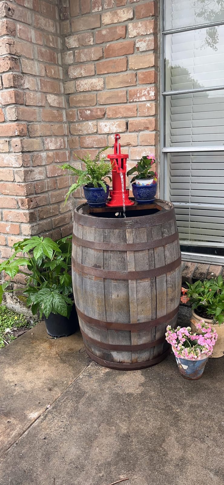 Antique Cast Iron Well Pitcher Pump with Leather Kit, Max. 25ft Lift, Red customer photo 1