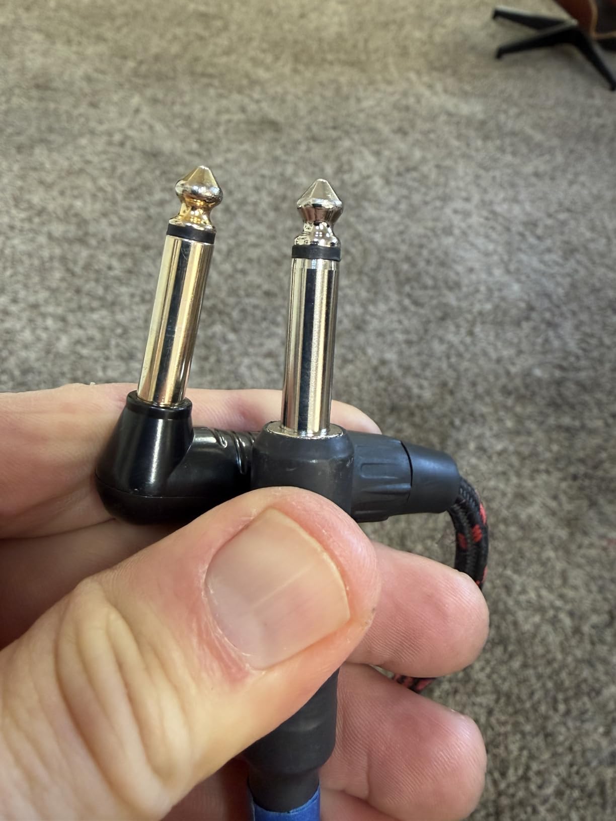 Fender Professional Series Instrument Cable, Straight/Angle, Black, 10ft customer photo 1