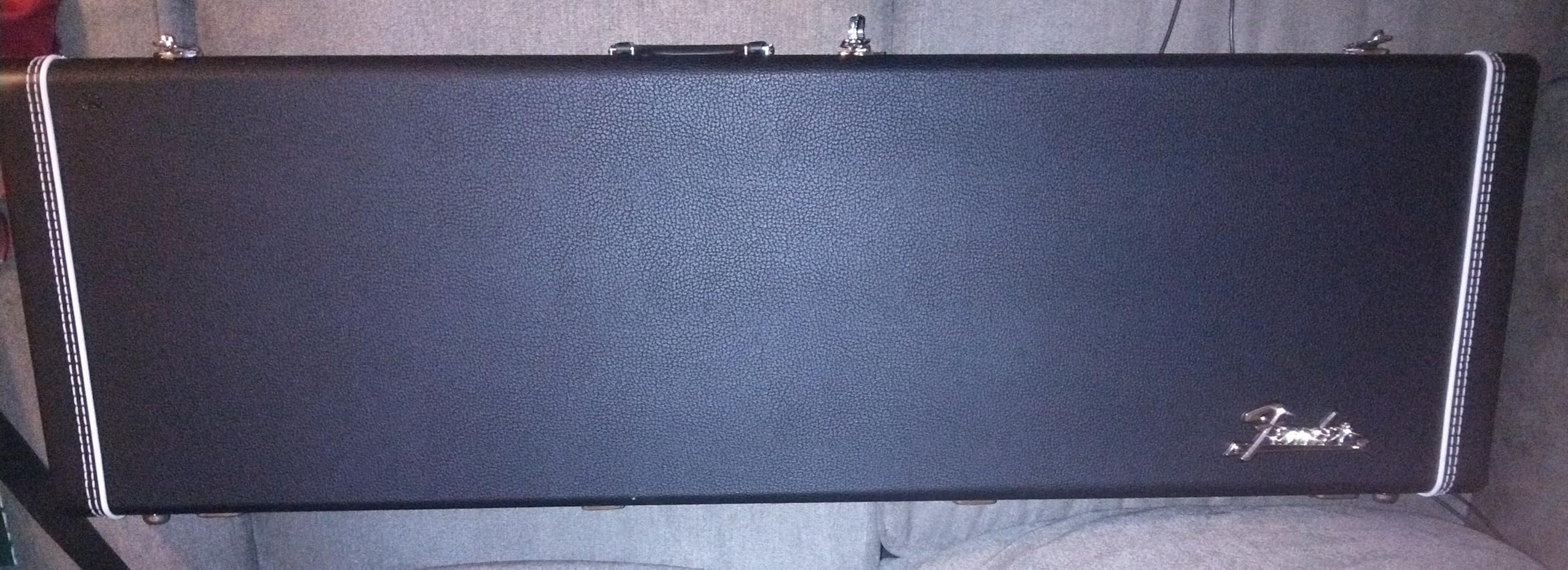 Fender Classic Series Wood Case, Precision Bass/Jazz Bass, Black customer photo 1
