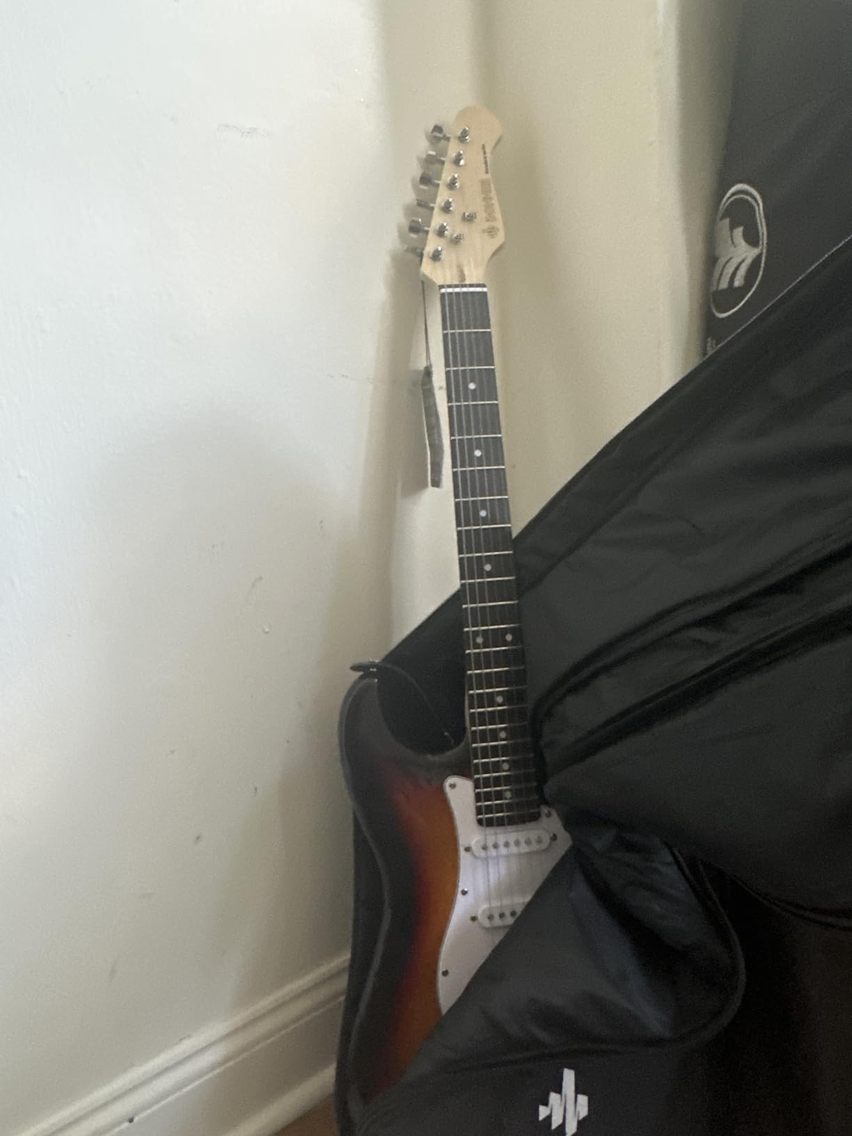 Donner 39-Inch Electric Guitar Starter Kit with Solid Body | HSS Pickup, Accessories, Amplifier, Lessons, and Digital Tuner - Red customer photo 2