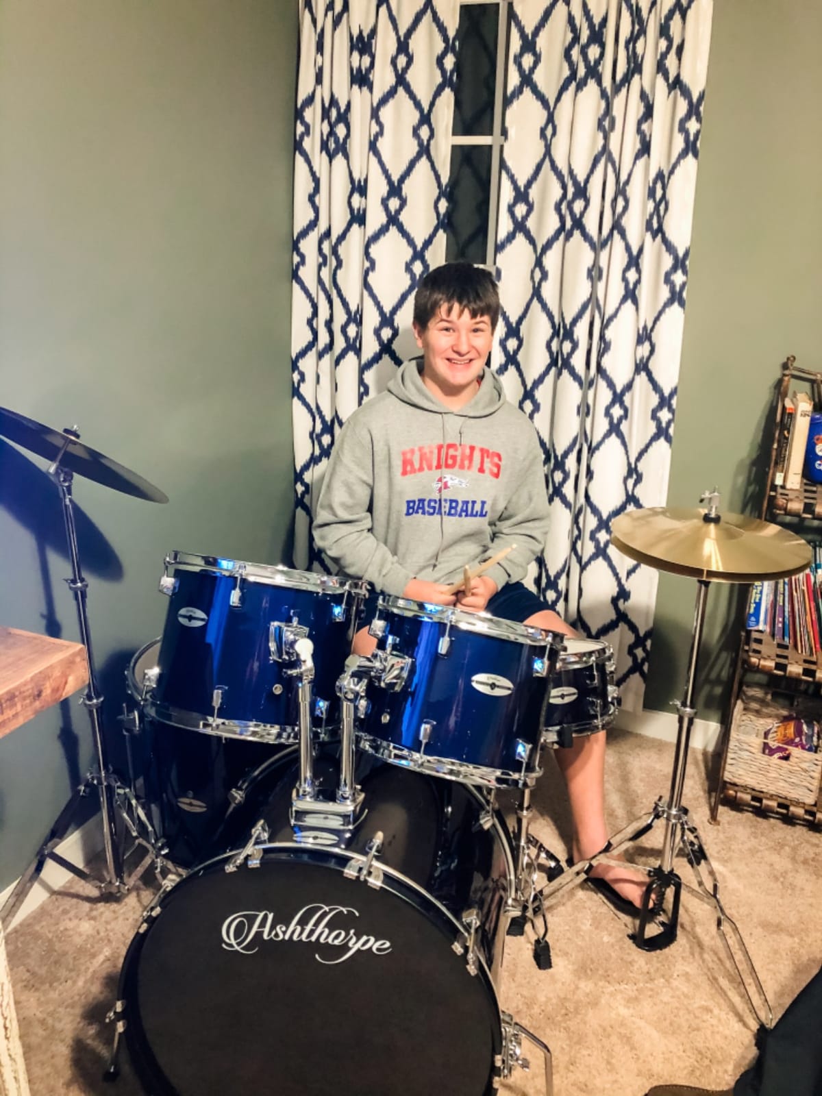 Ashthorpe 5-Piece Full Size Adult Drum Set with Remo Heads & Premium Brass Cymbals - Red customer photo 1