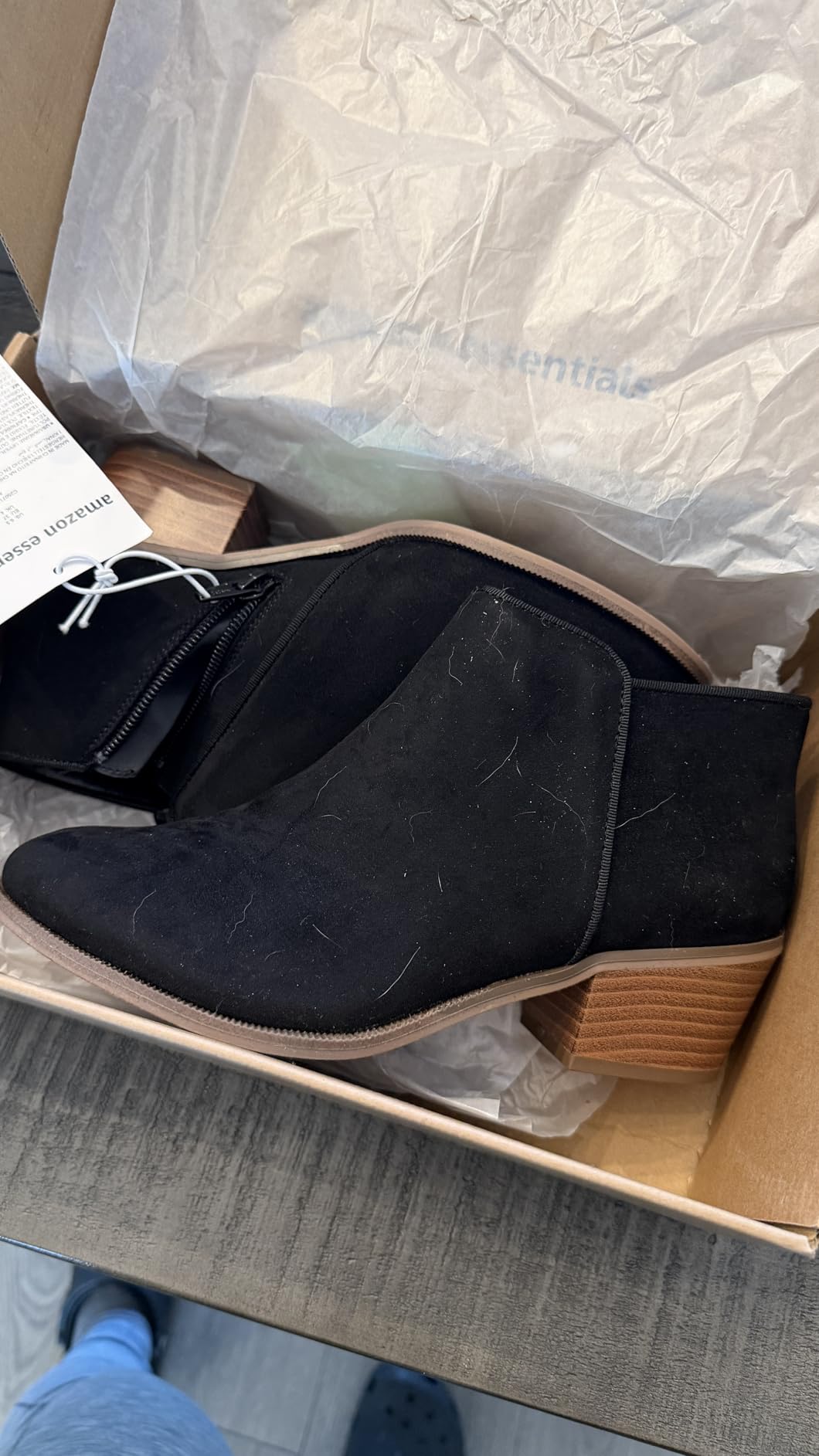 Amazon Essentials Women's Low Heel Ankle Boots with Side Zipper, Stacked Block Heel customer photo 1