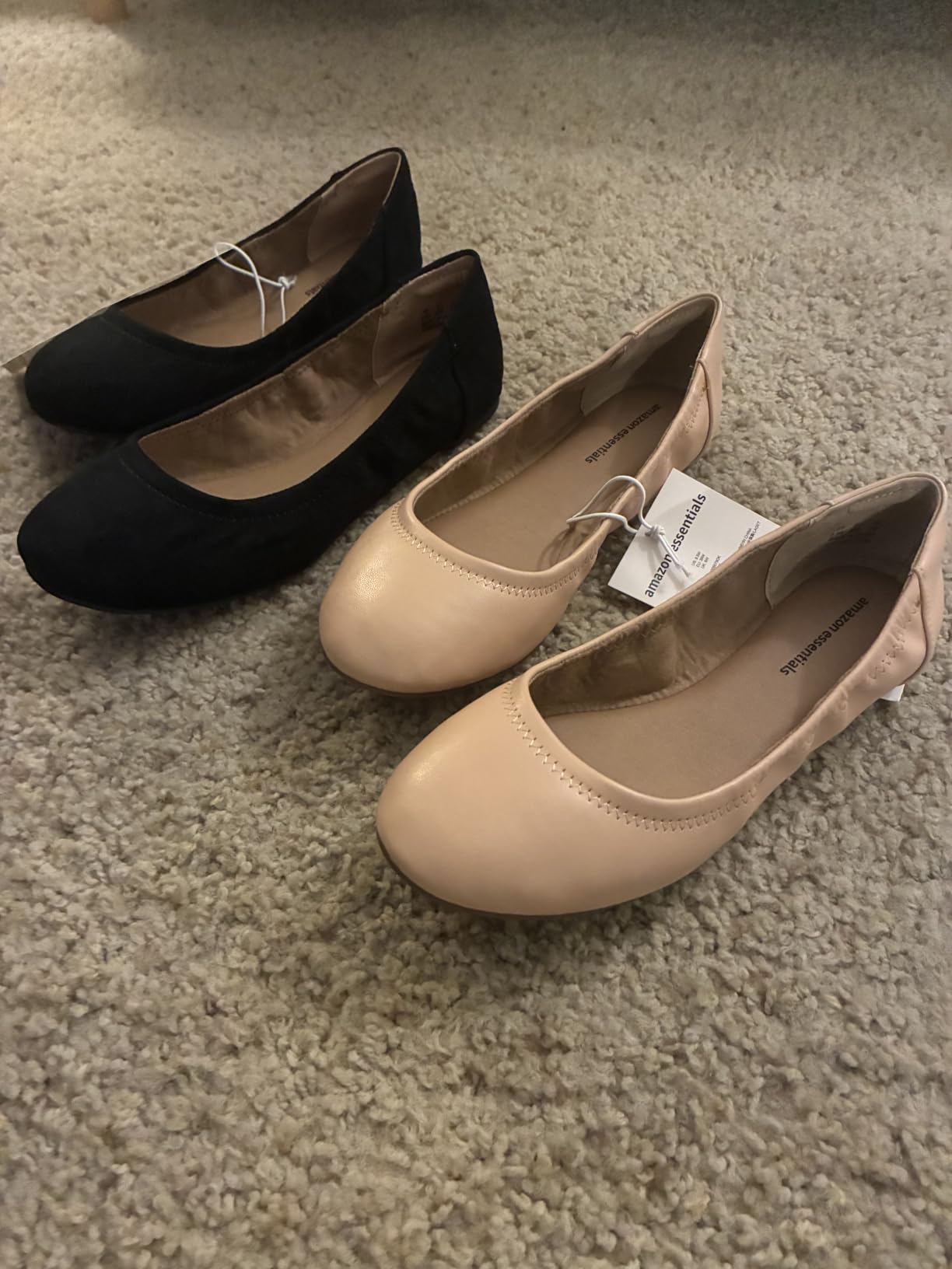 Amazon Essentials Women's Comfortable Round Toe Ballet Flats, Cushioned Memory Foam customer photo 1