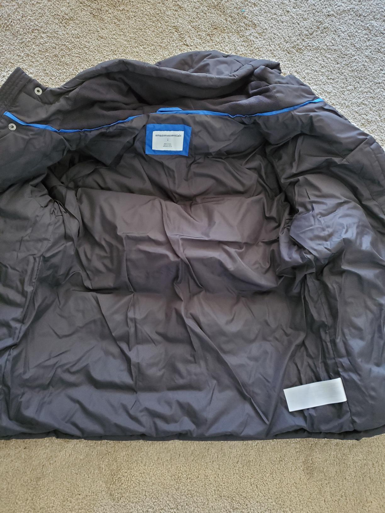 Amazon Essentials Men's Heavyweight Hooded Puffer Coat customer photo 1