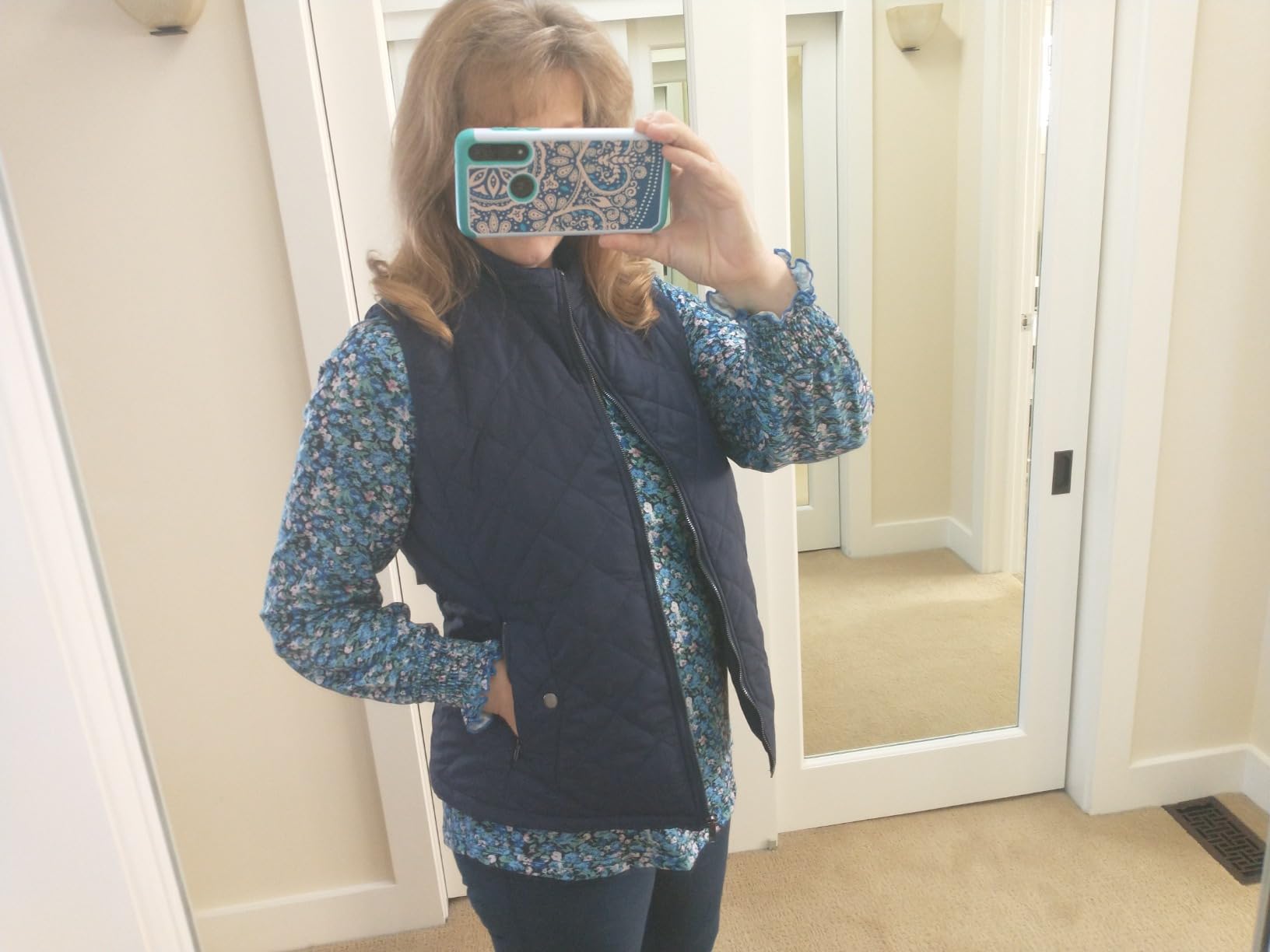 Argstar Women's Vest, Quilted Lightweight Zip Pockets Padded Gilet (XS-3XL) customer photo 1