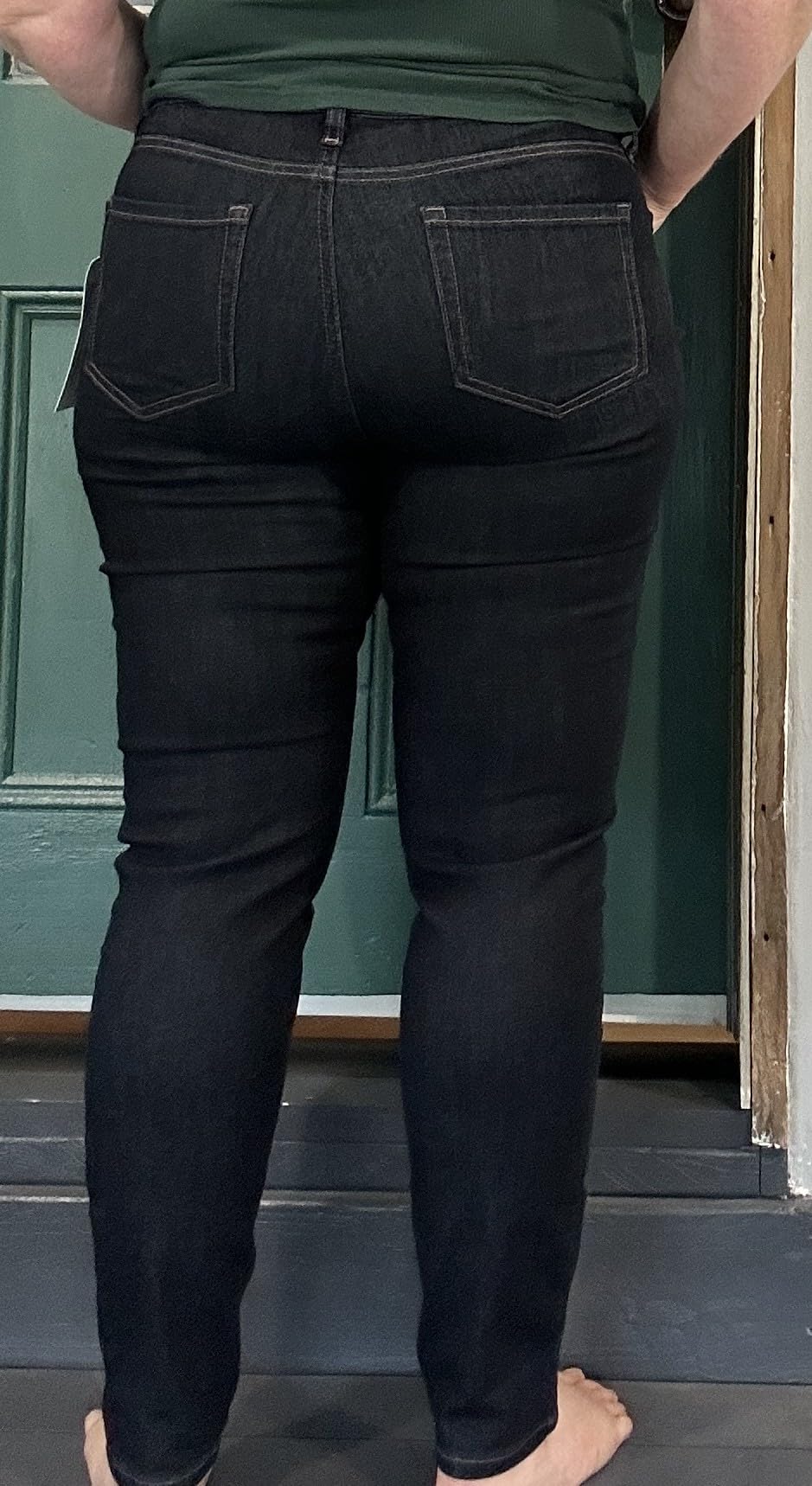 Amazon Essentials Women's Mid-Rise Stretchy Skinny Denim Jeans, 5-Pocket customer photo 1