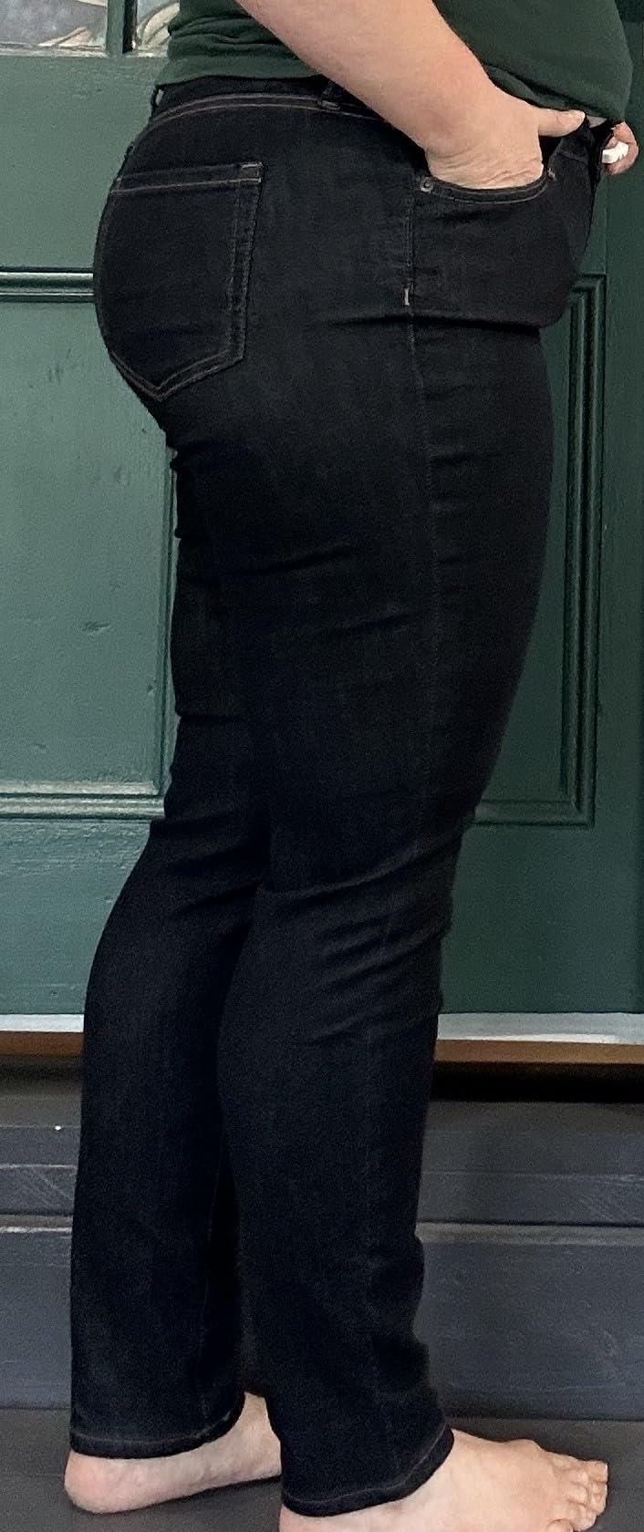 Amazon Essentials Women's Mid-Rise Stretchy Skinny Denim Jeans, 5-Pocket customer photo 2
