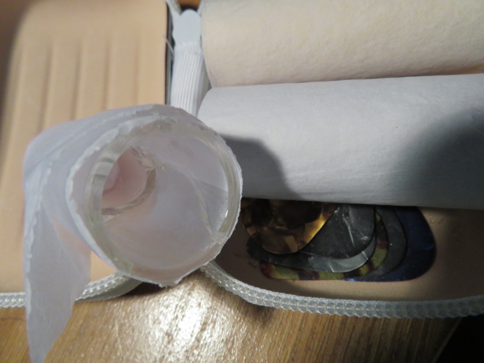 3 Pieces Medium Guitar Slides (Include 2 Colors Stainless Steel, 1 Pieces Glass), 6 Pieces Guitar Picks and 4 Pieces Plastic Thumb & Finger Picks in Zipper box customer photo 1