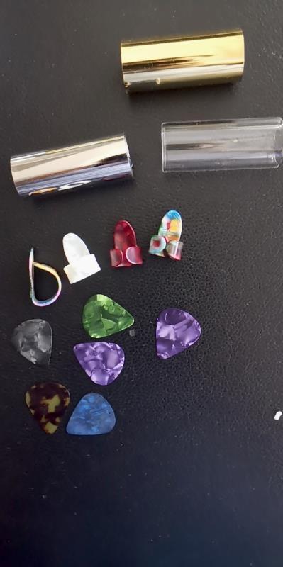 3 Pieces Medium Guitar Slides (Include 2 Colors Stainless Steel, 1 Pieces Glass), 6 Pieces Guitar Picks and 4 Pieces Plastic Thumb & Finger Picks in Zipper box customer photo 2
