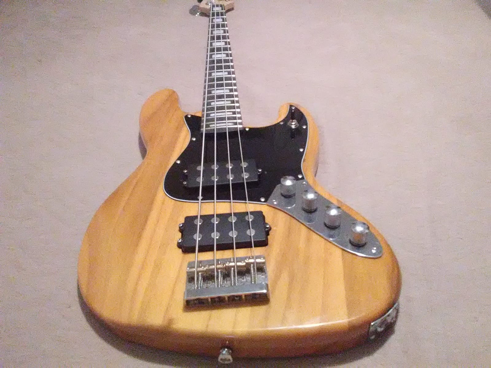 GLARRY 4 String GJazz Electric Bass Guitar Full Size Right Handed with Guitar Bag, Amp Cord and Beginner Kits (Transparent Yellow) customer photo 2