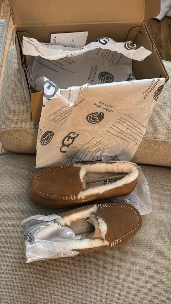 UGG Women's Ansley Slippers customer photo 2