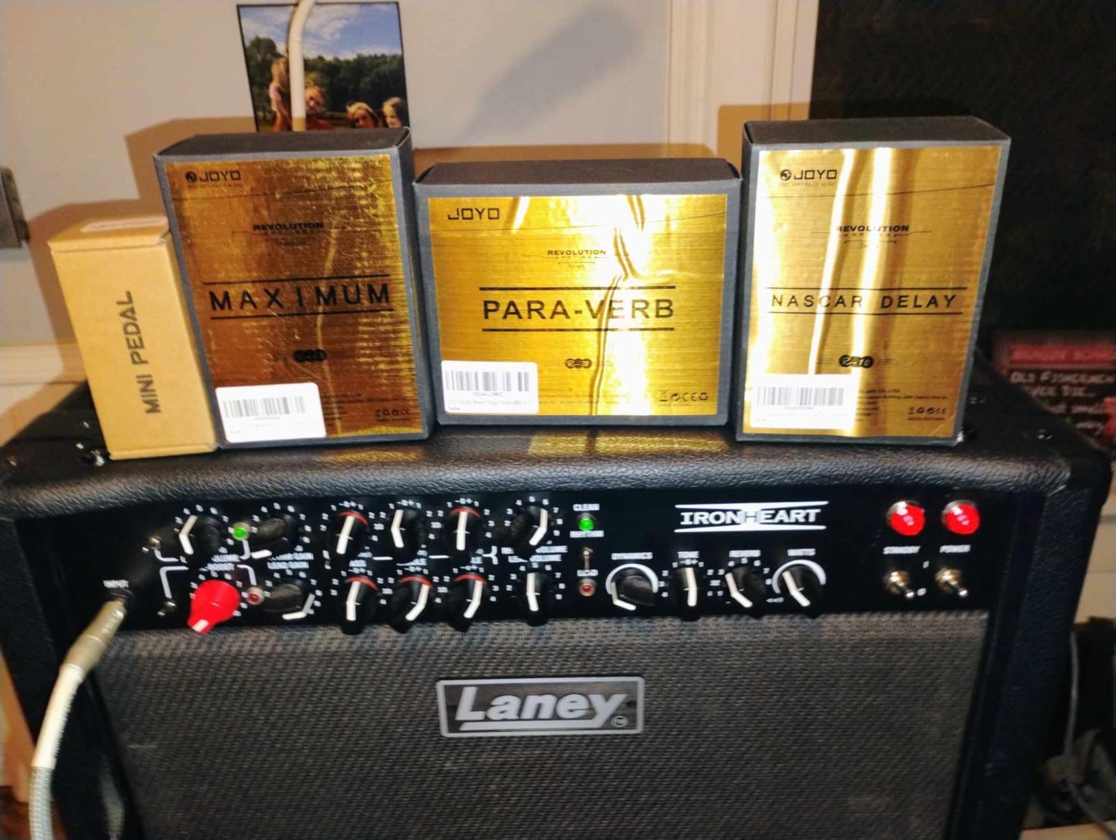 JOYO Dual-Channel Modulation Guitar Pedal, 18 Effects (A: Phaser/Chorus/Flanger B: Trem/Lo-Fi/Auto-Wah) with Tap Tempo & Stereo I/O, True Bypass (Vision R-09) customer photo 2