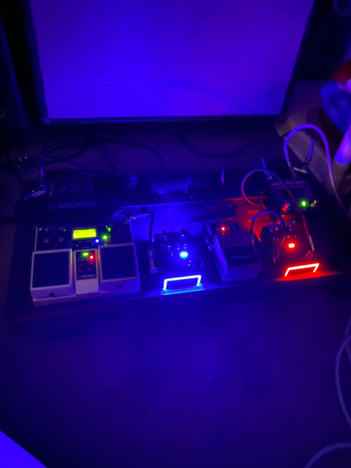 JOYO High-Gain Distortion Guitar Pedal, American & British Voicing via Bias Knob with 3-Band EQ & Dynamic Balance, True Bypass (UZI R-03) customer photo 1