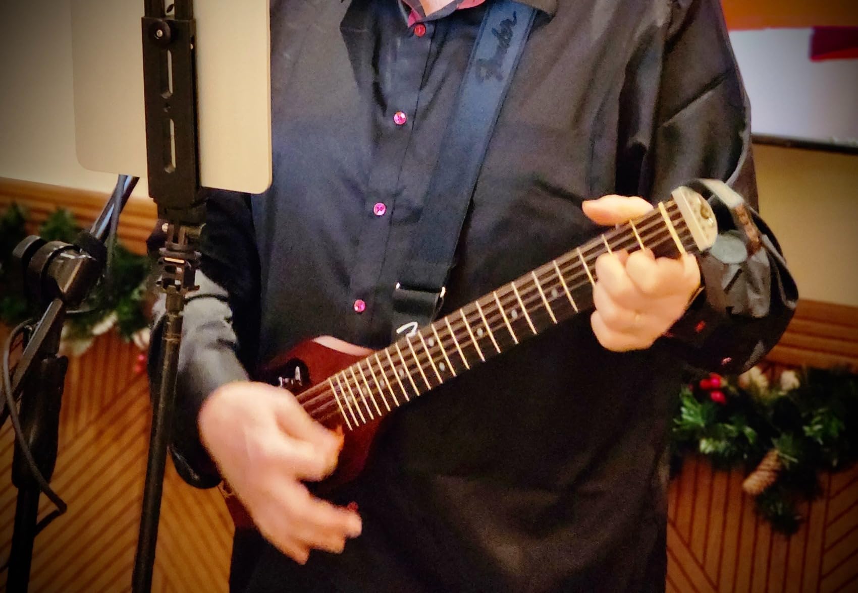 Traveler Guitar Ultra-Light Acoustic Acoustic-Electric Guitar, Mahogany customer photo 2