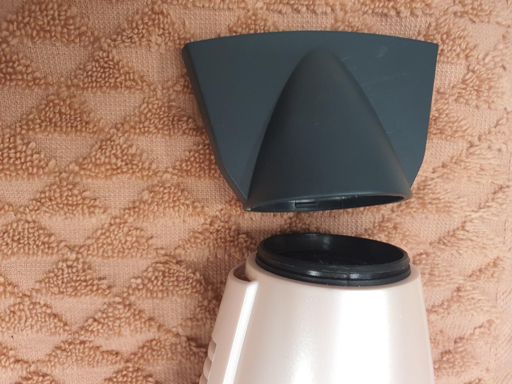 Conair SmoothWrap Ionic Hair Dryer, Diffuser & Concentrator, 1875W, Mint customer photo 2