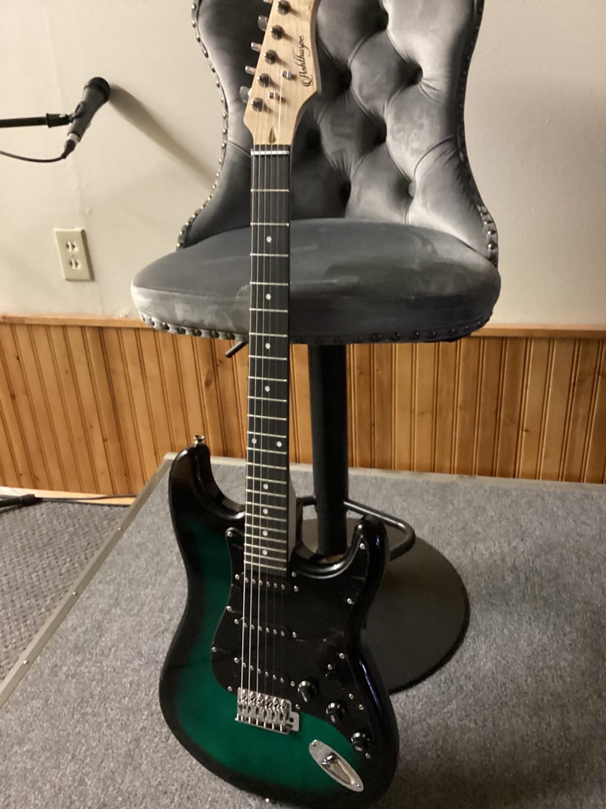 Ashthorpe 39-Inch Electric Guitar (Blue-Black), Full-Size Guitar Kit with Padded Gig Bag, Tremolo Bar, Strap, Strings, Cable, Cloth, Picks customer photo 1