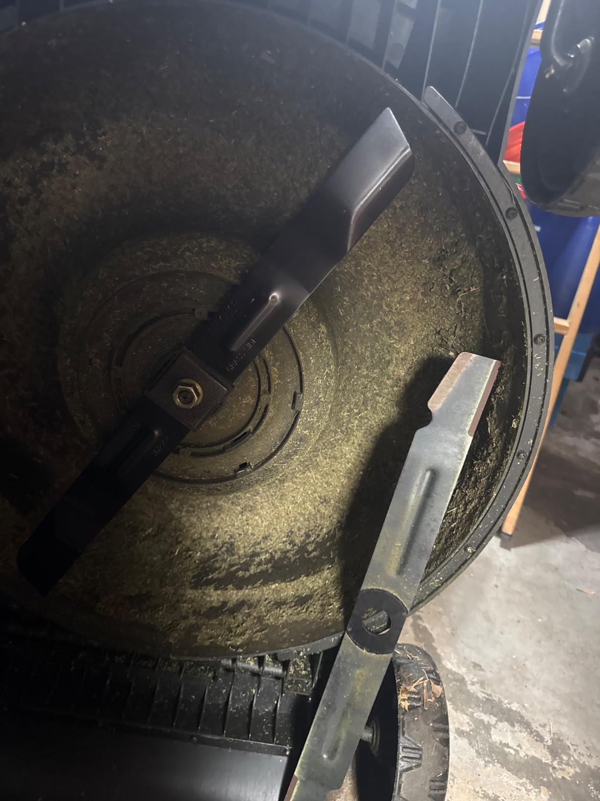 CRAFTSMAN V20 20 in Lawn Mower, 2 x 5Ah Batteries and 2 Chargers Included, High Effeciency Brushless Motor, Push Mower, Up to 50 Min of Runtime, Lightweight, Grass Bag, Low Profile (CMCMW220P2) customer photo 1