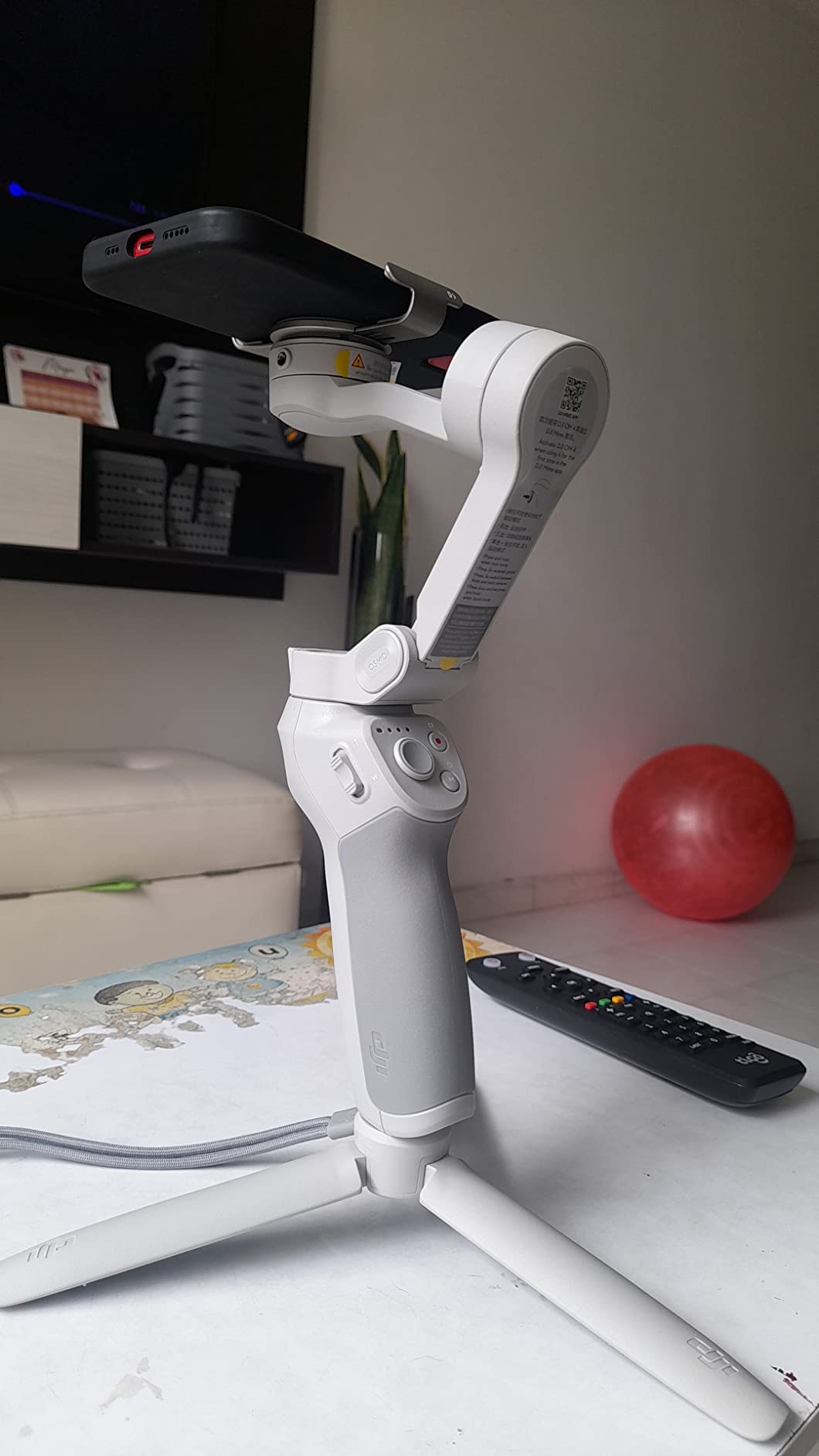 DJI OM 4 SE - 3-Axis Smartphone Gimbal Stabilizer with Tripod, Magnetic Design, Portable and Foldable, ActiveTrack 3.0, Story Mode, Vlogging Stabilizer, for Android and iPhone customer photo 2