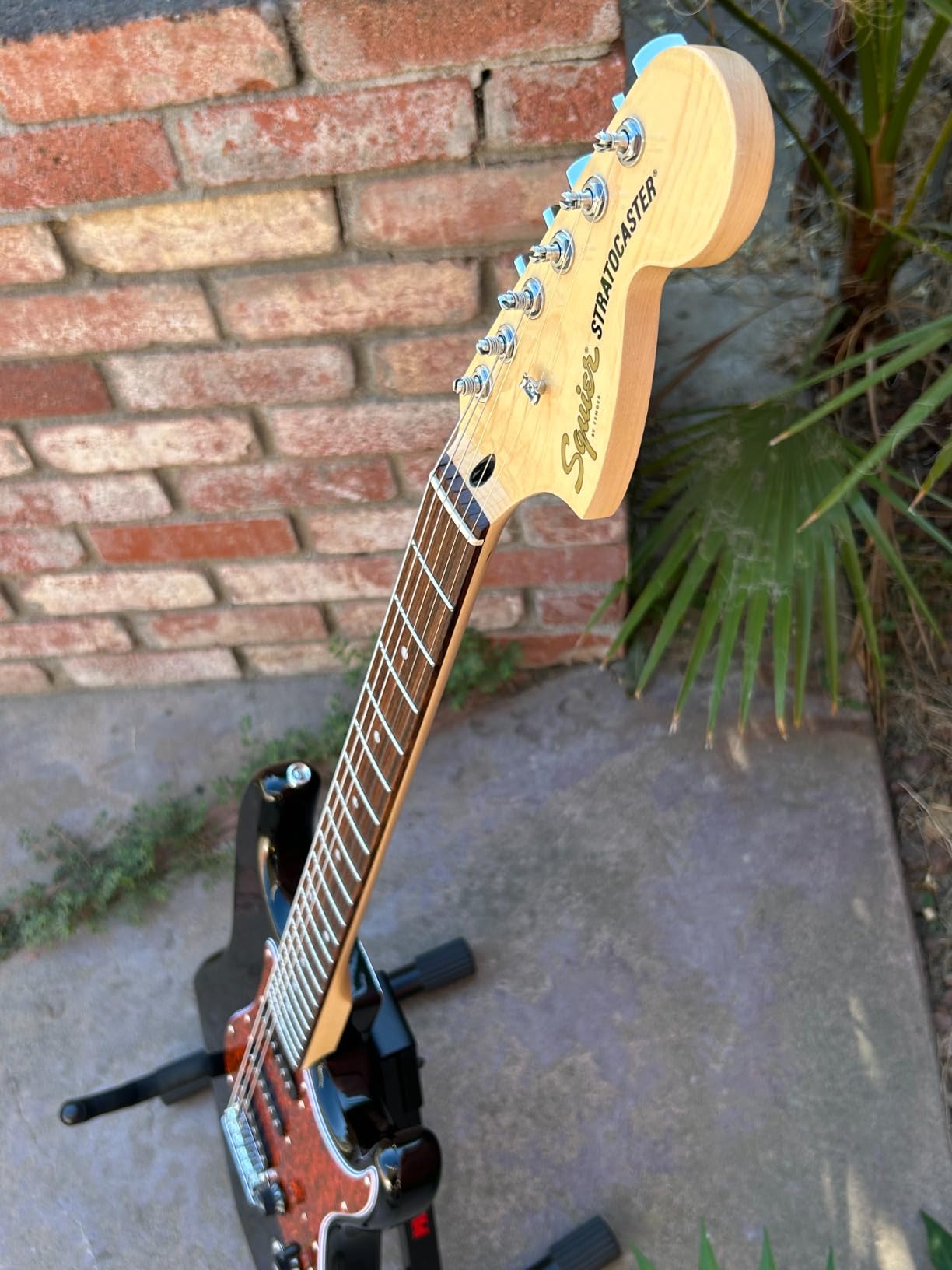 Fender Squier Affinity Stratocaster HSS - Metallic Black Bundle with Frontman 10G Amplifier, Gig Bag, Instrument Cable, Tuner, Strap, Picks, and Austin Bazaar Instructional DVD customer photo 2
