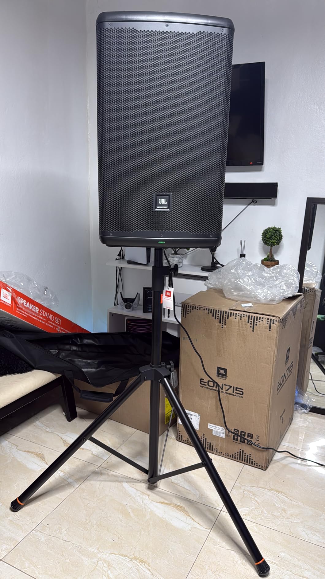 JBL Professional EON710 Powered PA Speaker with Bluetooth, 10 inch, 1300 Watt customer photo 2